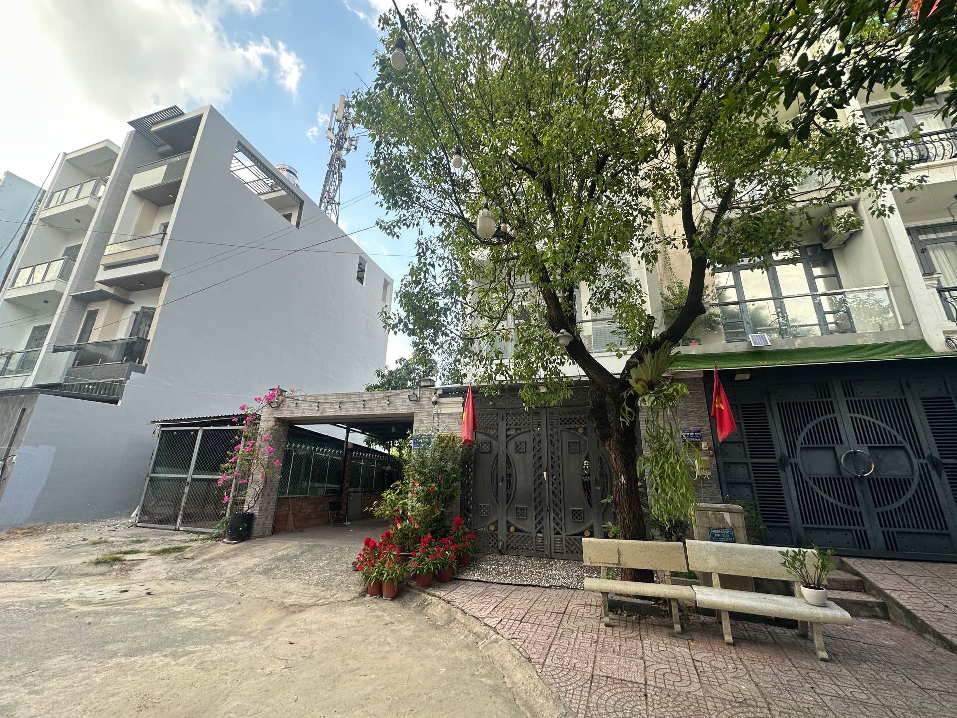 Nhà đẹp 4 tầng view sông, gần trường học