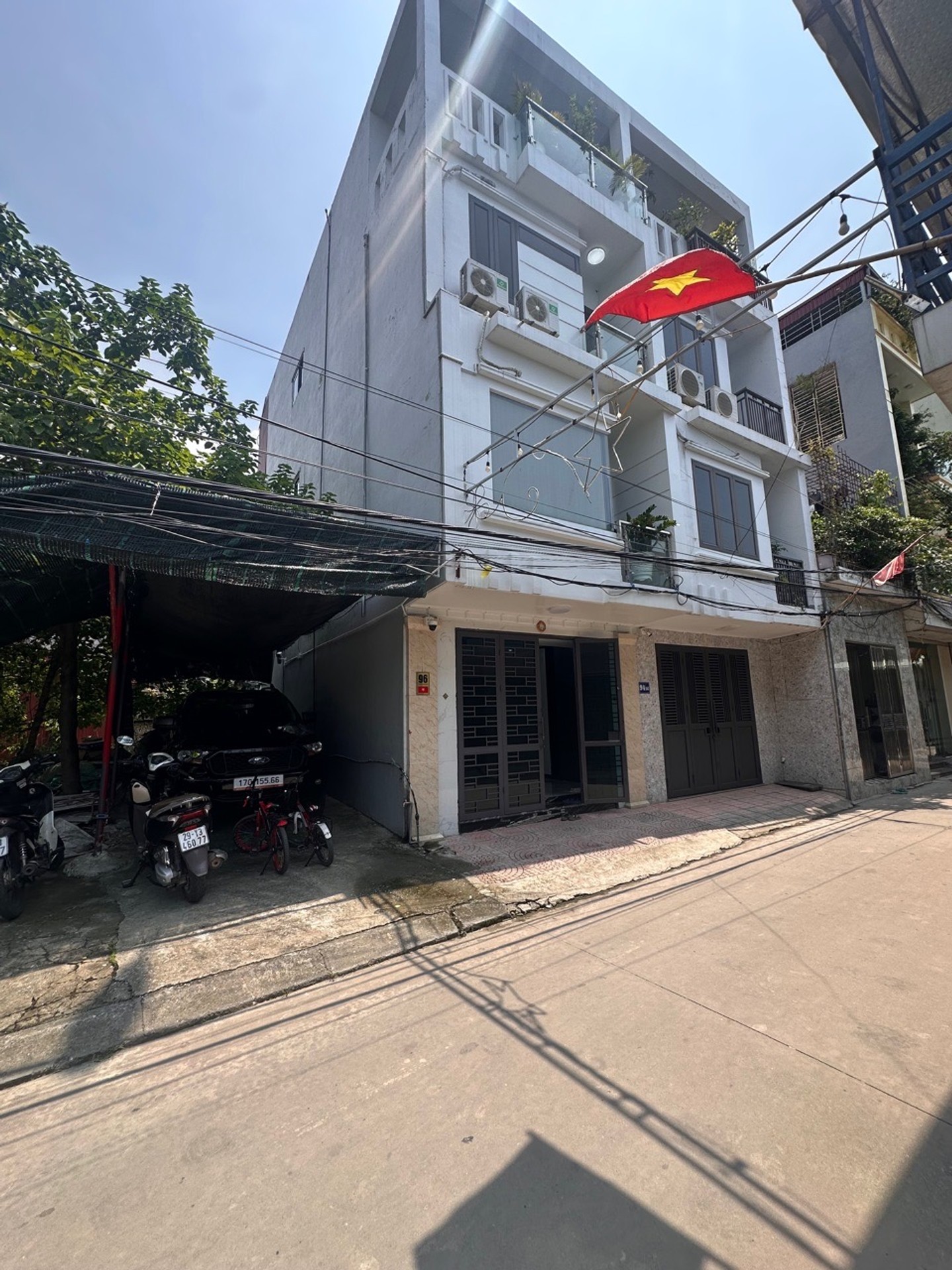 Nhà riêng 4 tầng mặt tiền rộng, vị trí trung tâm thuận tiện giao thông tại quận nội thành