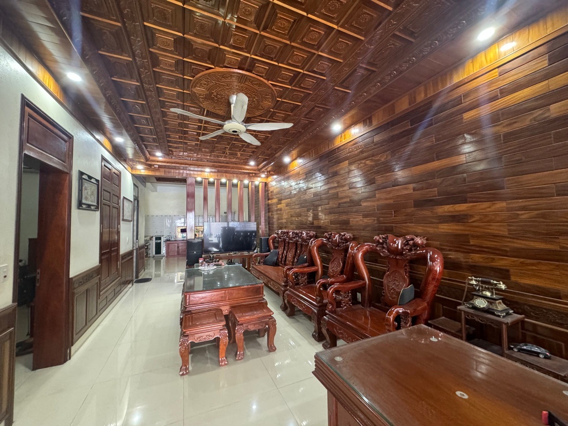 Nhà mặt phố rộng rãi tại trung tâm thành phố Thủy Nguyên, mặt tiền 8.2m, vỉa hè rộng 5m