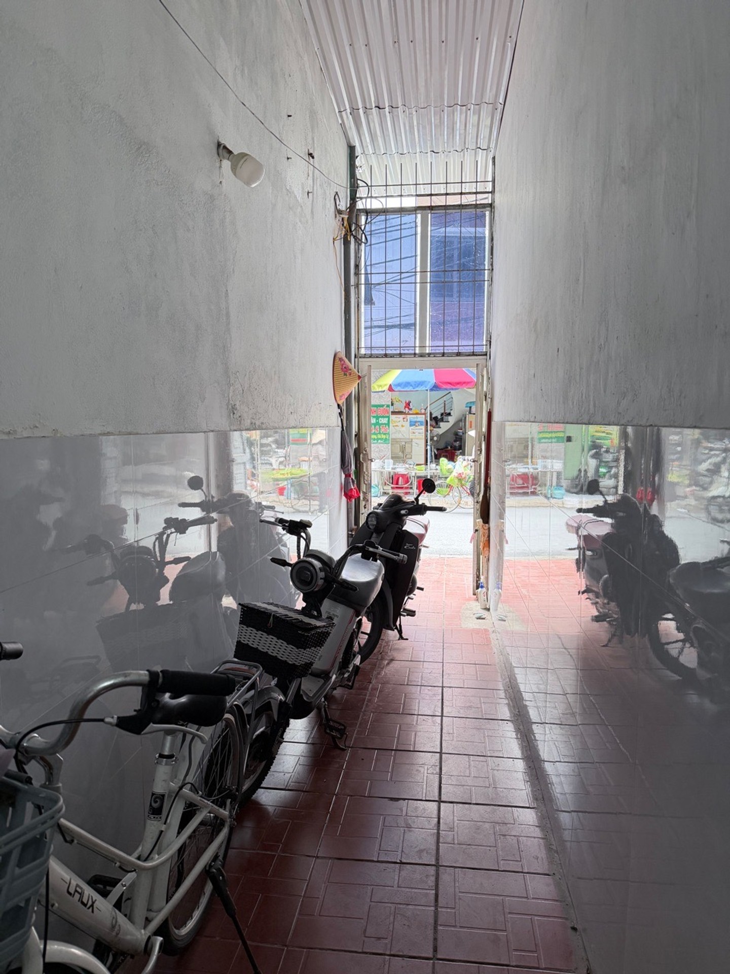 Nhà mặt phố Chùa Hàng với vị trí thuận lợi cho kinh doanh và sinh hoạt