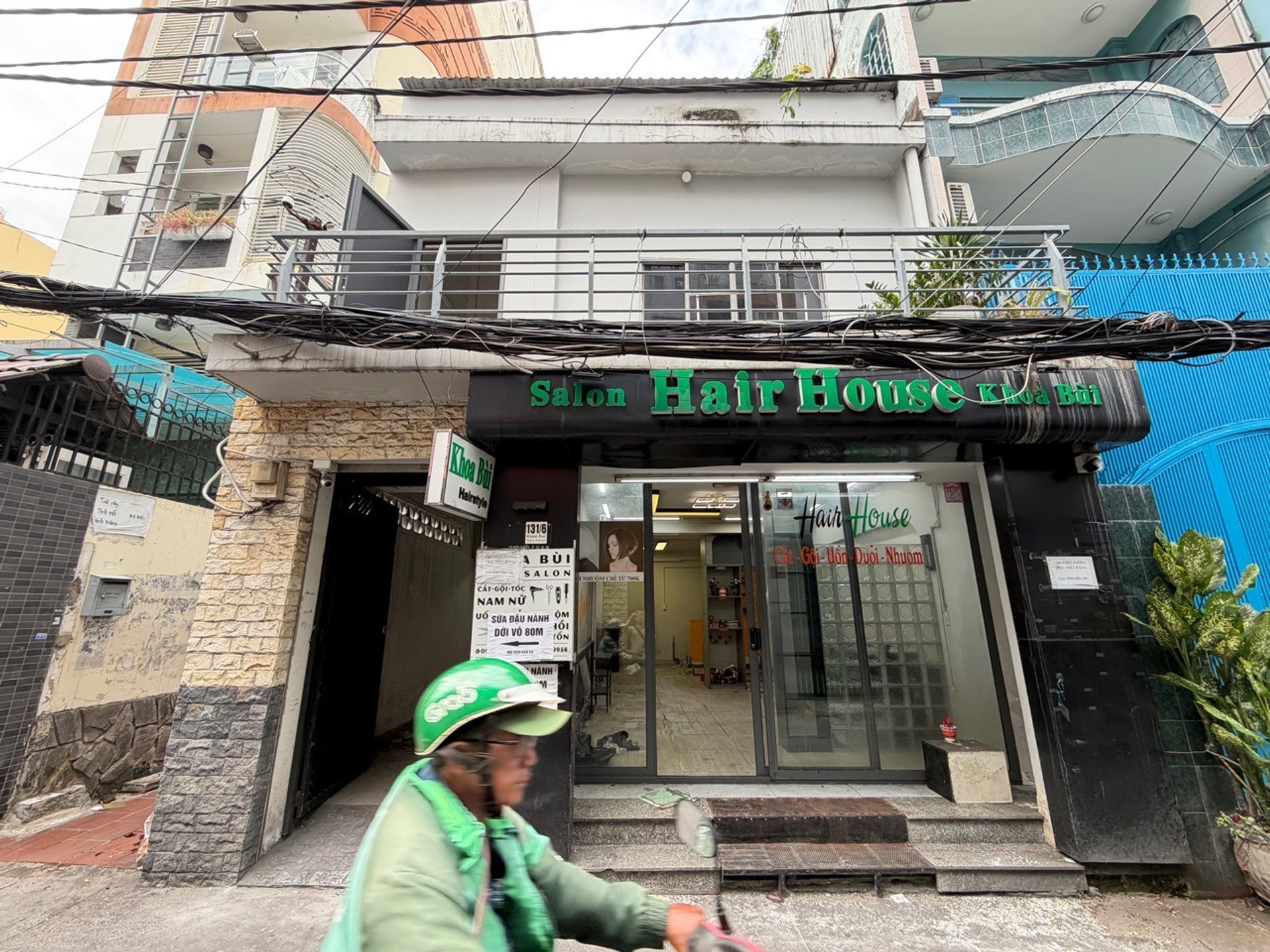 Vị Trí Hẻm Xe Tải Chạy - Cách Tô Hiến Thành 10 bước chân
Hiện trạng nhà cũ trống chủ đang xin