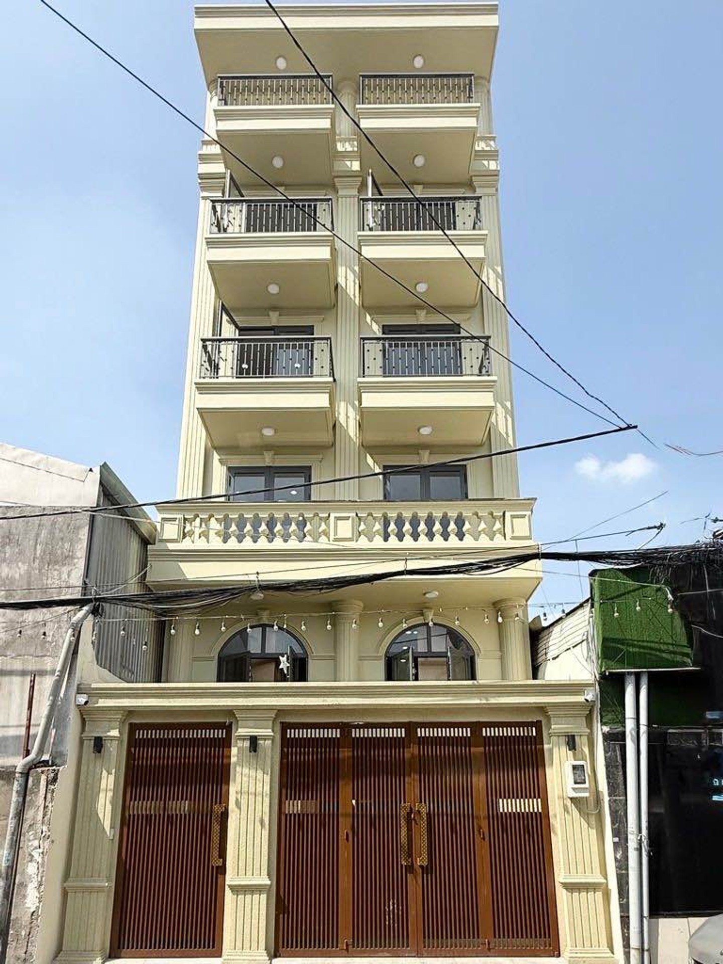 Tòa nhà mặt tiền An Hội, 7 tầng, thang máy, 30 phòng hiện đại