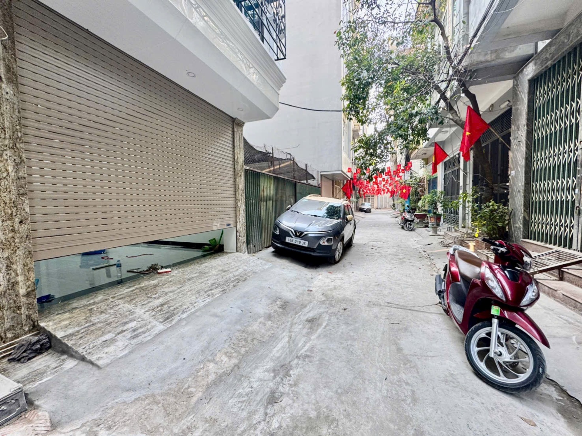 Bán nhà riêng 6 tầng thang máy gần hồ Đầm Hồng, Khương Trung