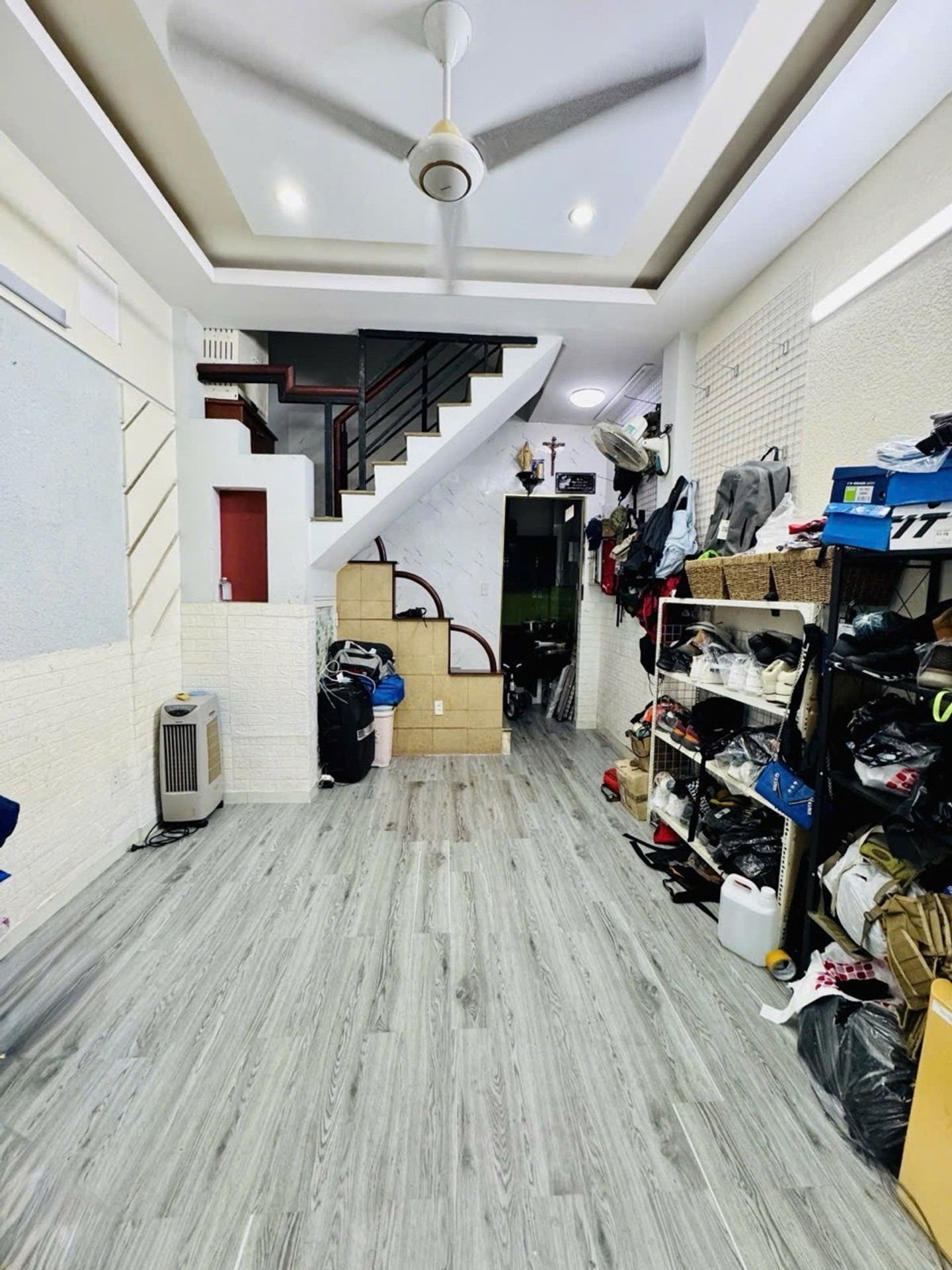 Bán nhà 3 tầng hẻm xe hơi gần Tân Bình, diện tích 30m2