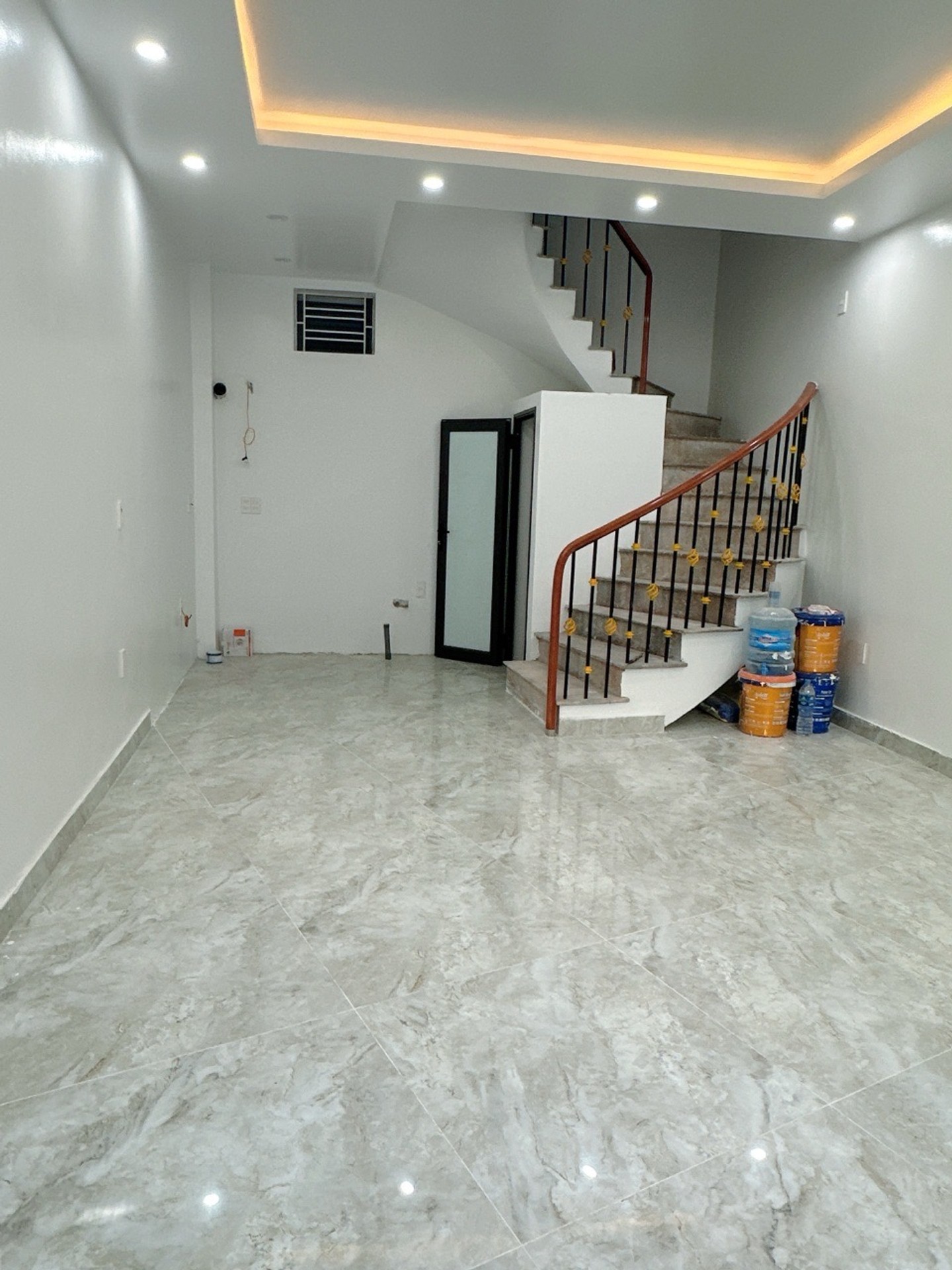 Nhà mặt phố 3 tầng tại khu vực trung tâm Miếu Hai Xã, vị trí đắc địa kinh doanh