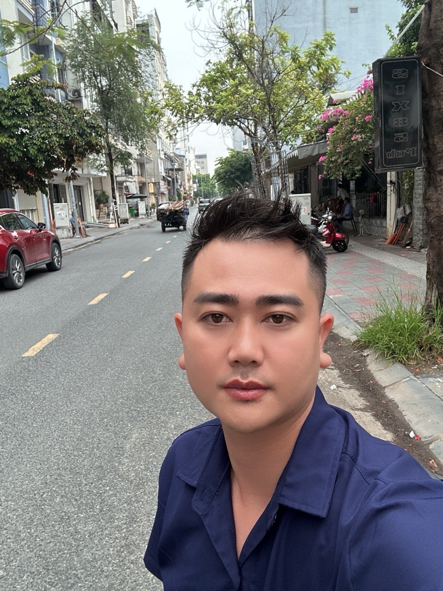 Nhà mặt phố vị trí đẹp tại quận Hoàng Mai, diện tích rộng phù hợp kinh doanh đa dạng