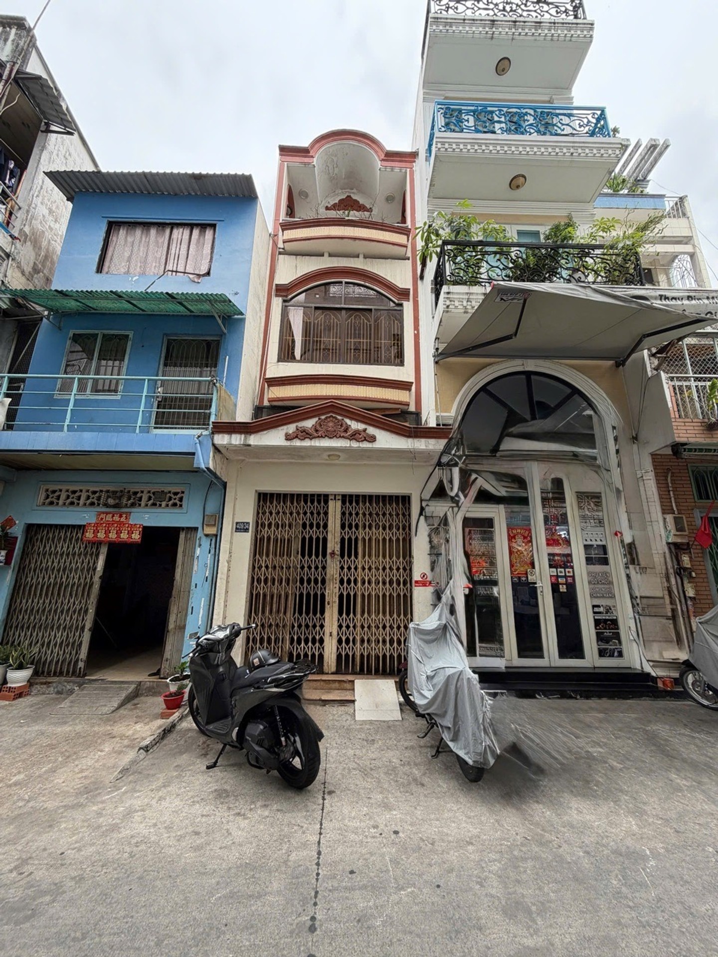 Nhà 2 mặt hẻm ô tô vào tận nhà khu Quận 5 sầm uất