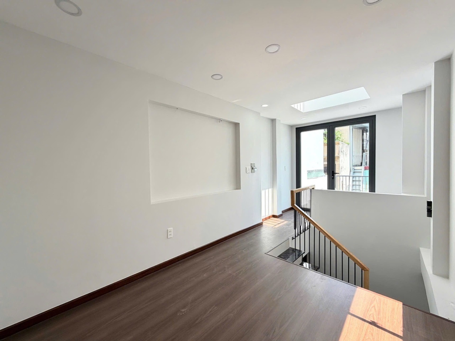Bán nhà mặt phố 4 tầng 30m2 hướng Tây Nam tại quận trung tâm