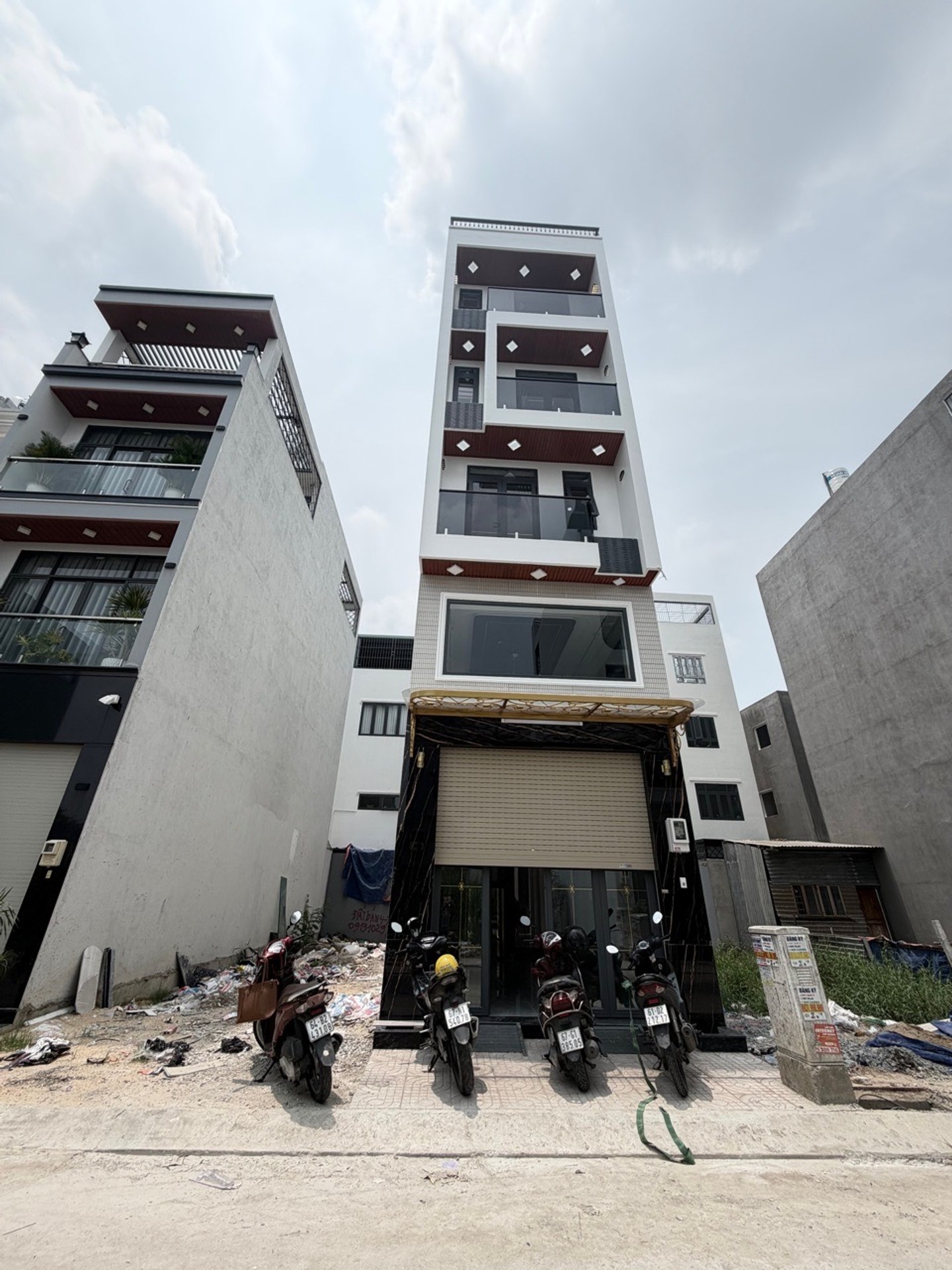 Bán nhà mặt phố 5 tầng 6 phòng ngủ tại quận trung tâm