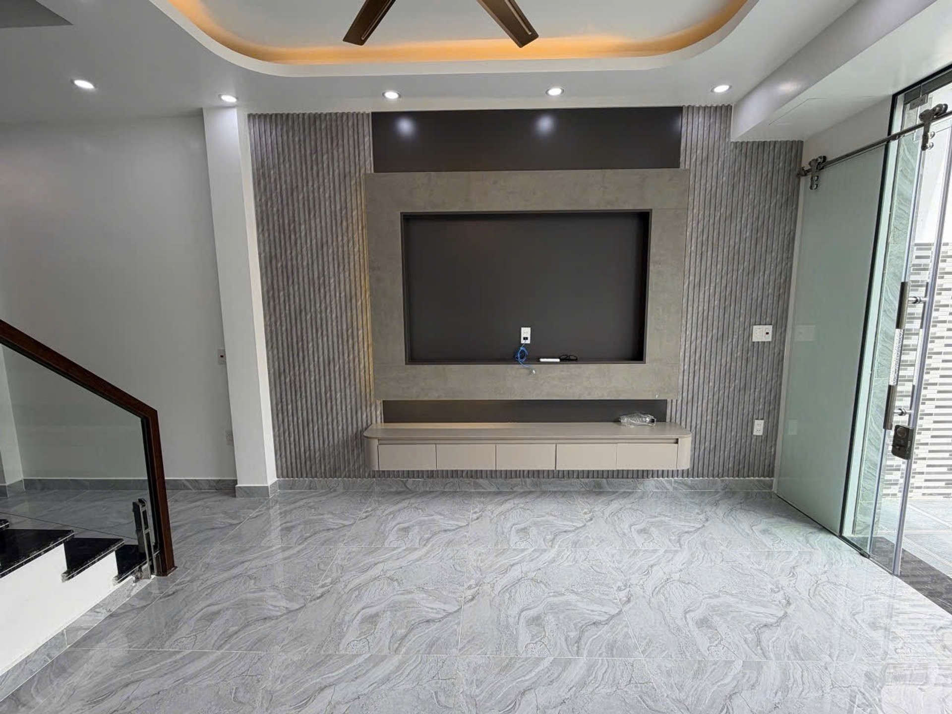 Bán nhà riêng 3 tầng tại trung tâm phố Đình Đông, diện tích 56m², pháp lý đầy đủ