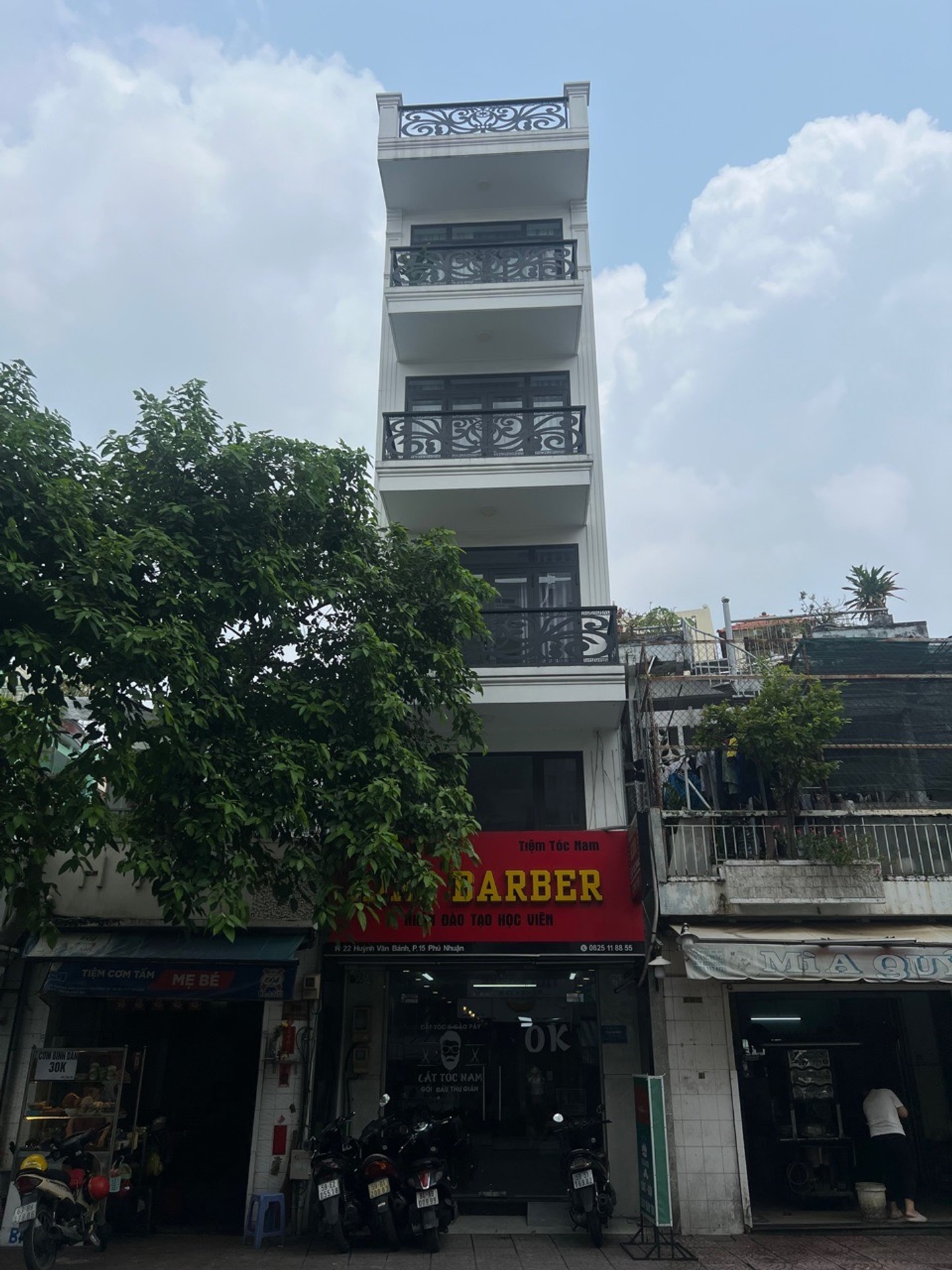 Nhà mặt phố khu vực Phú Nhuận, thiết kế hiện đại, kết cấu bền vững