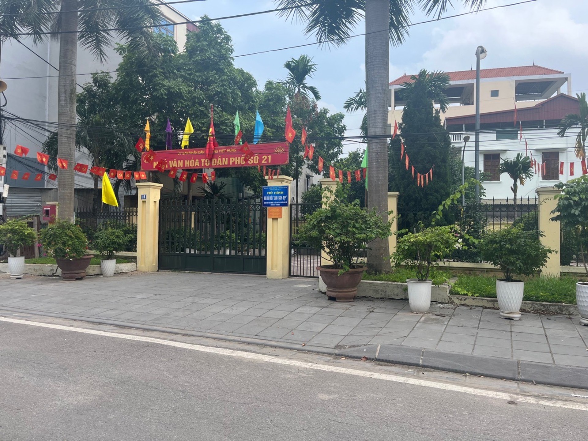 Kho xưởng ô tô tránh - Kinh doanh sầm uất ngay Thượng Thanh