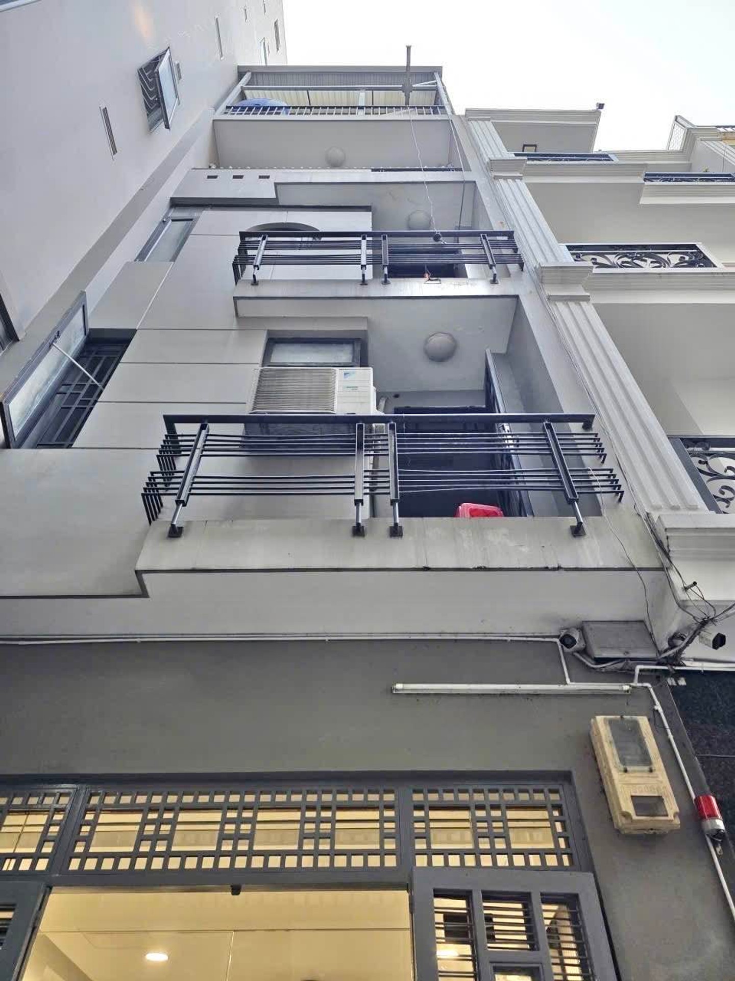Nhà 5 tầng hẻm xe hơi Quận 5, giá tốt cho nhà đầu tư
