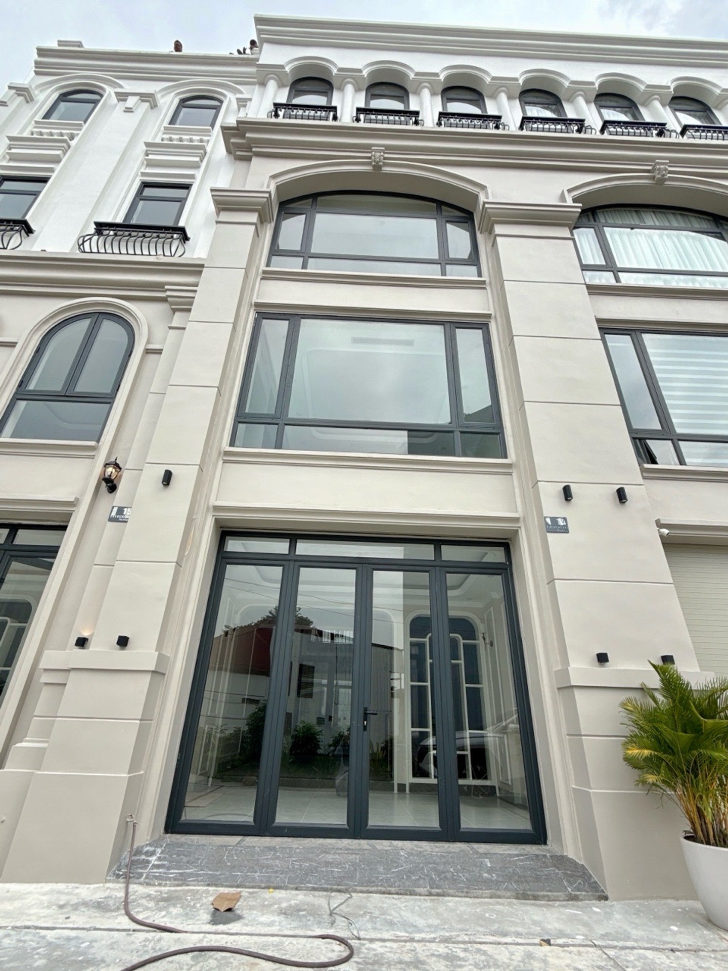 Bán Shophouse 5 tầng hướng Đông tại Văn Cao, Hải Phòng, giá 7.4 tỷ
