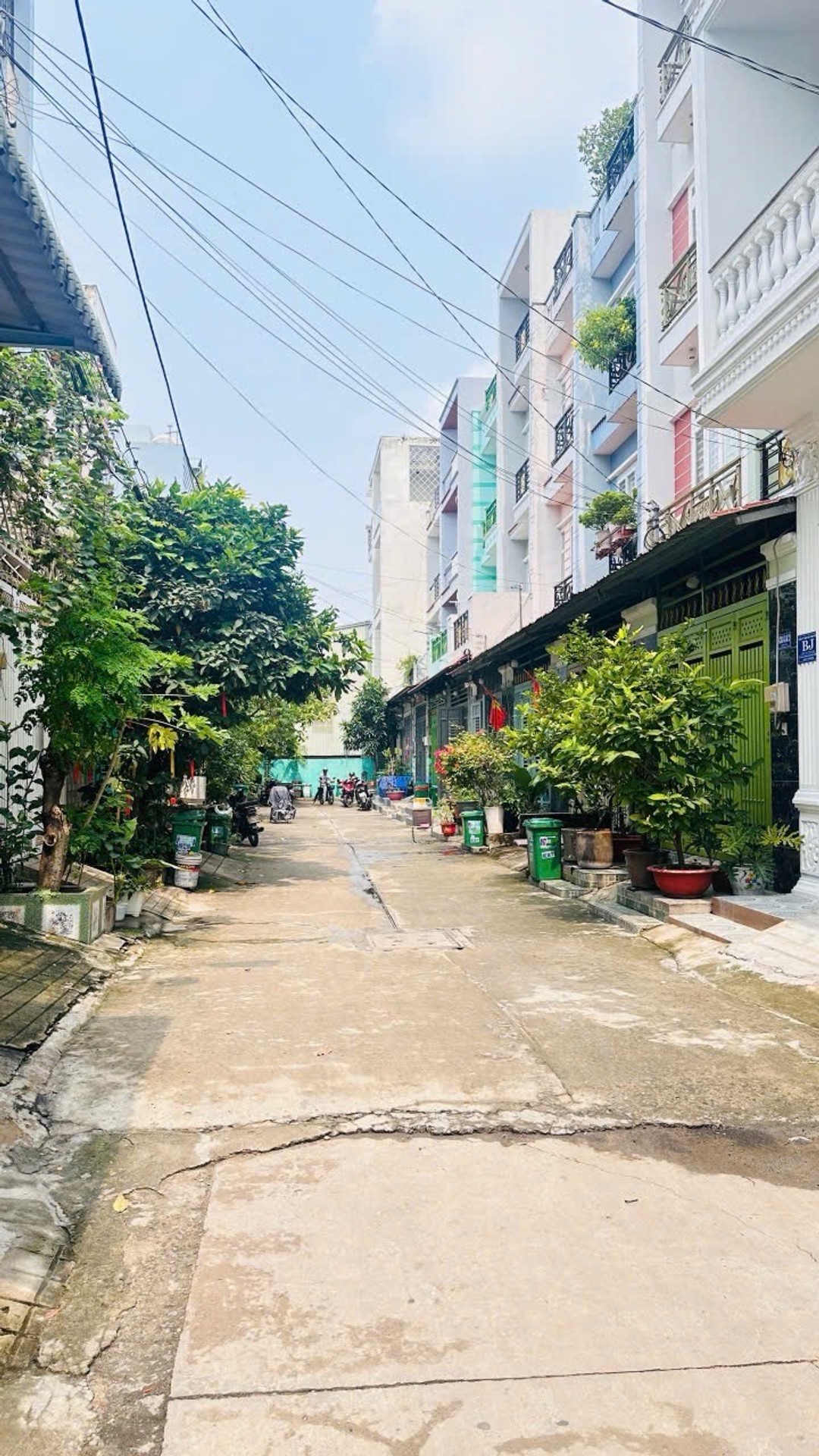 Bán nhà 3 tầng 2PN hẻm xe hơi, Bình Tân