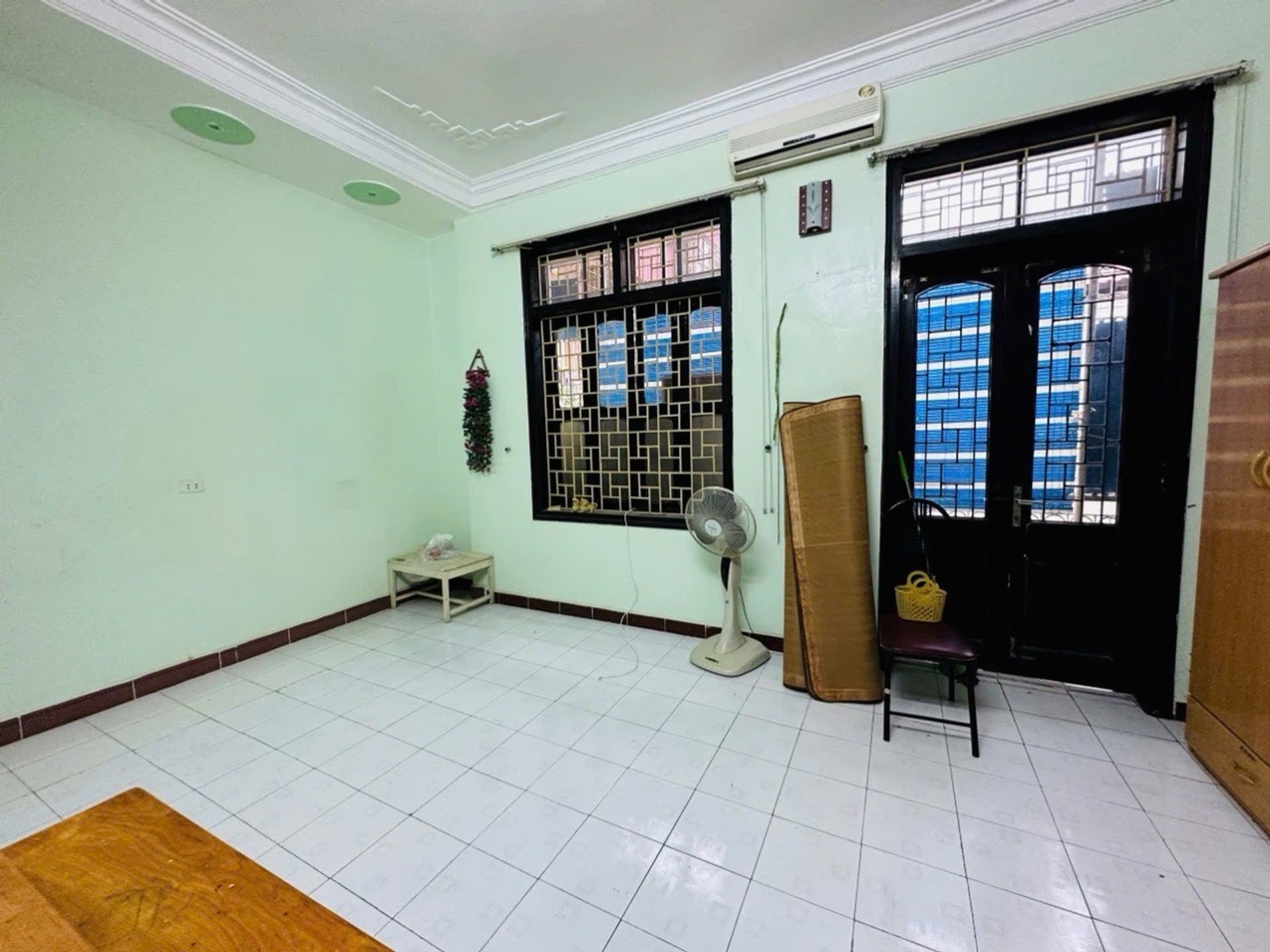 Nhà 4 tầng trung tâm Cầu Giấy, 3 mặt ngõ thoáng, giá 13,5 tỷ