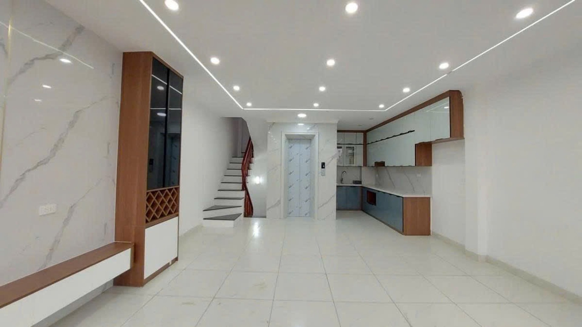 bán nhà Đội Nhân - 6 tầng - lô góc - phân lô - ô tô vào nhà - thang máy xịn sò