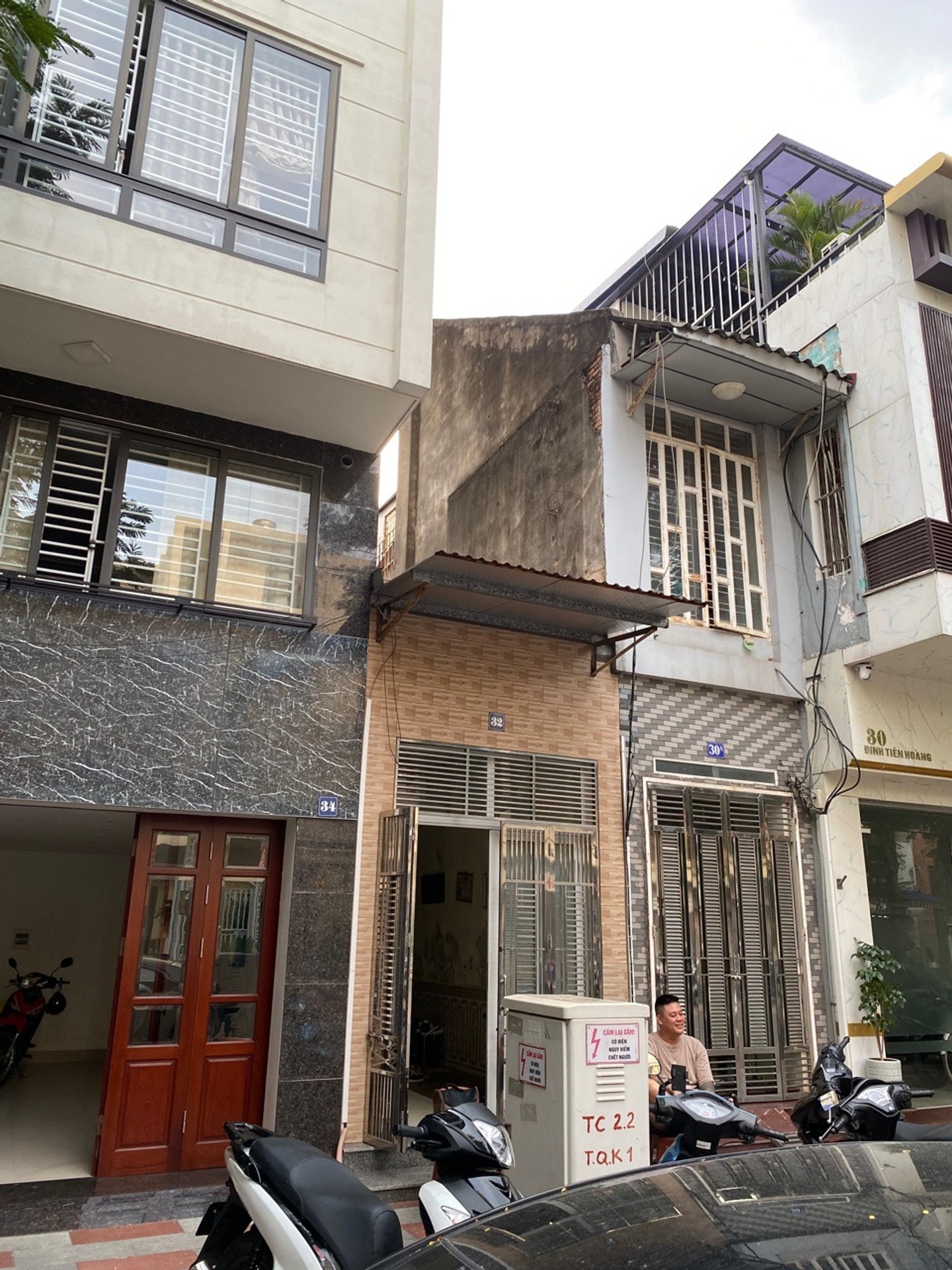 Nhà mặt phố trung tâm thành phố, vỉa hè rộng, ô tô đỗ ngày đêm, vị trí kinh doanh đắc địa