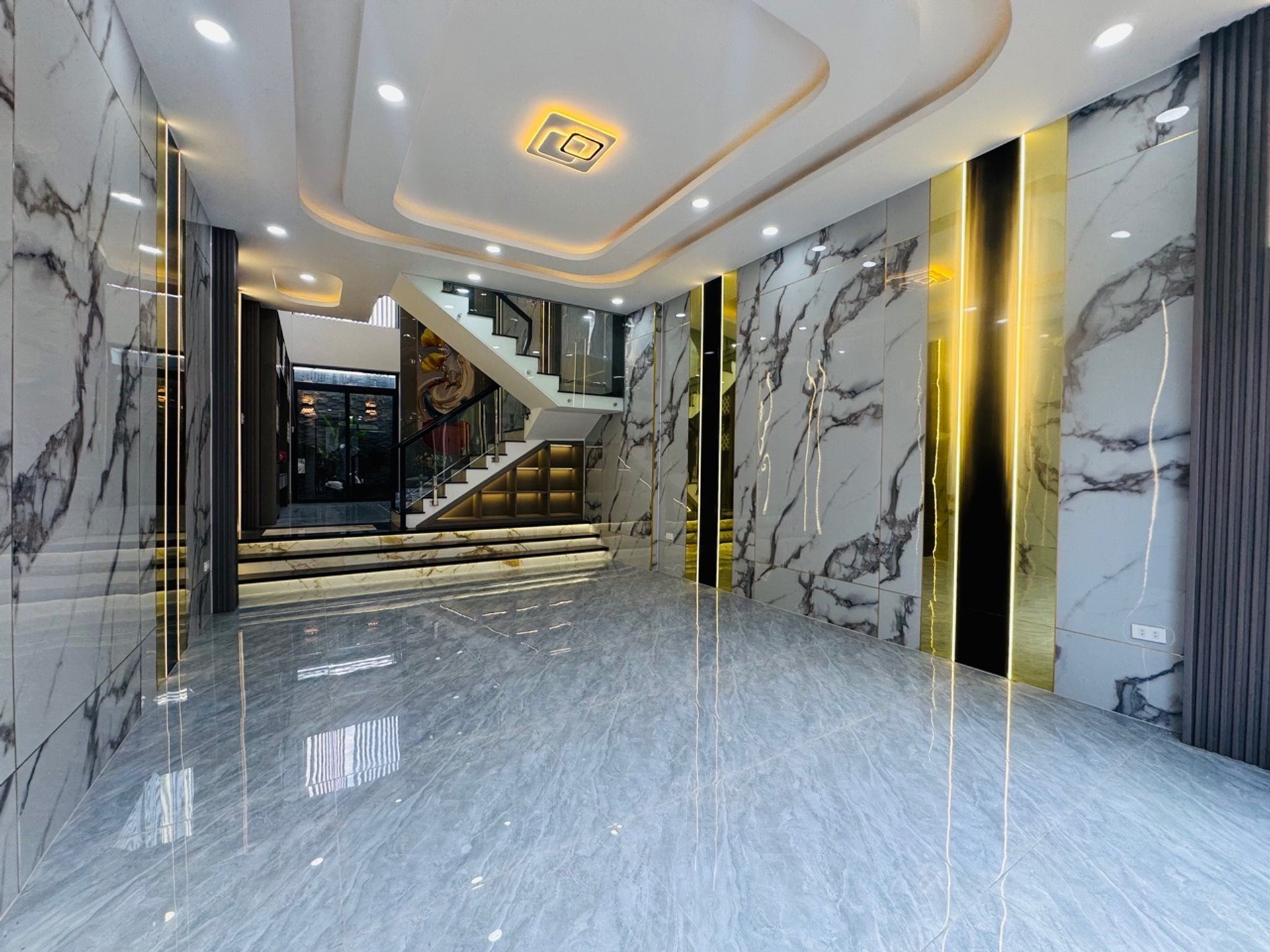 Bán nhà riêng 5 tầng tại Thạnh Lộc 31, hướng Đông Nam, diện tích 63m²