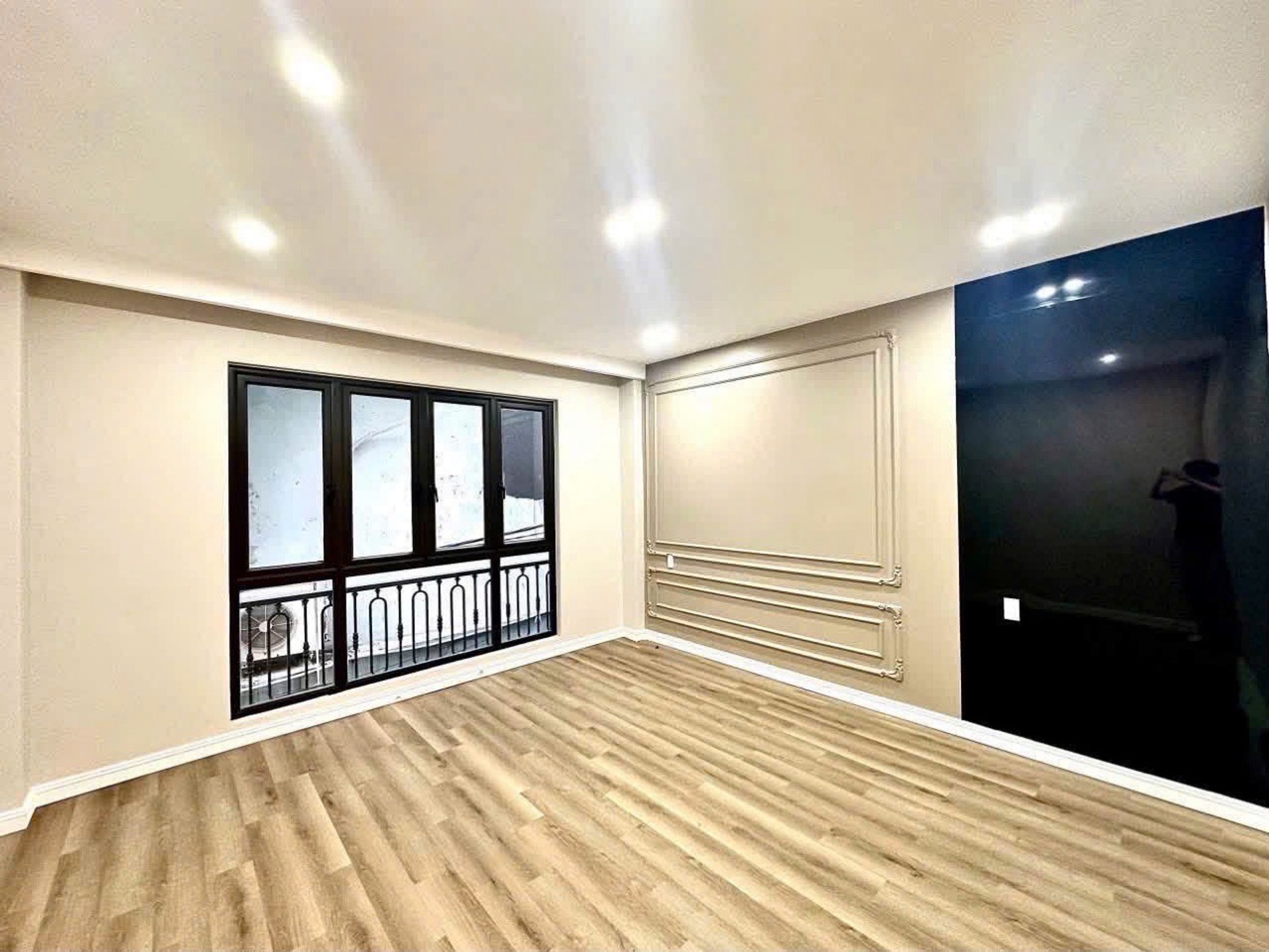 Bán nhà riêng 4 tầng gần Chợ Hàng, Hồ Sen, thiết kế hiện đại