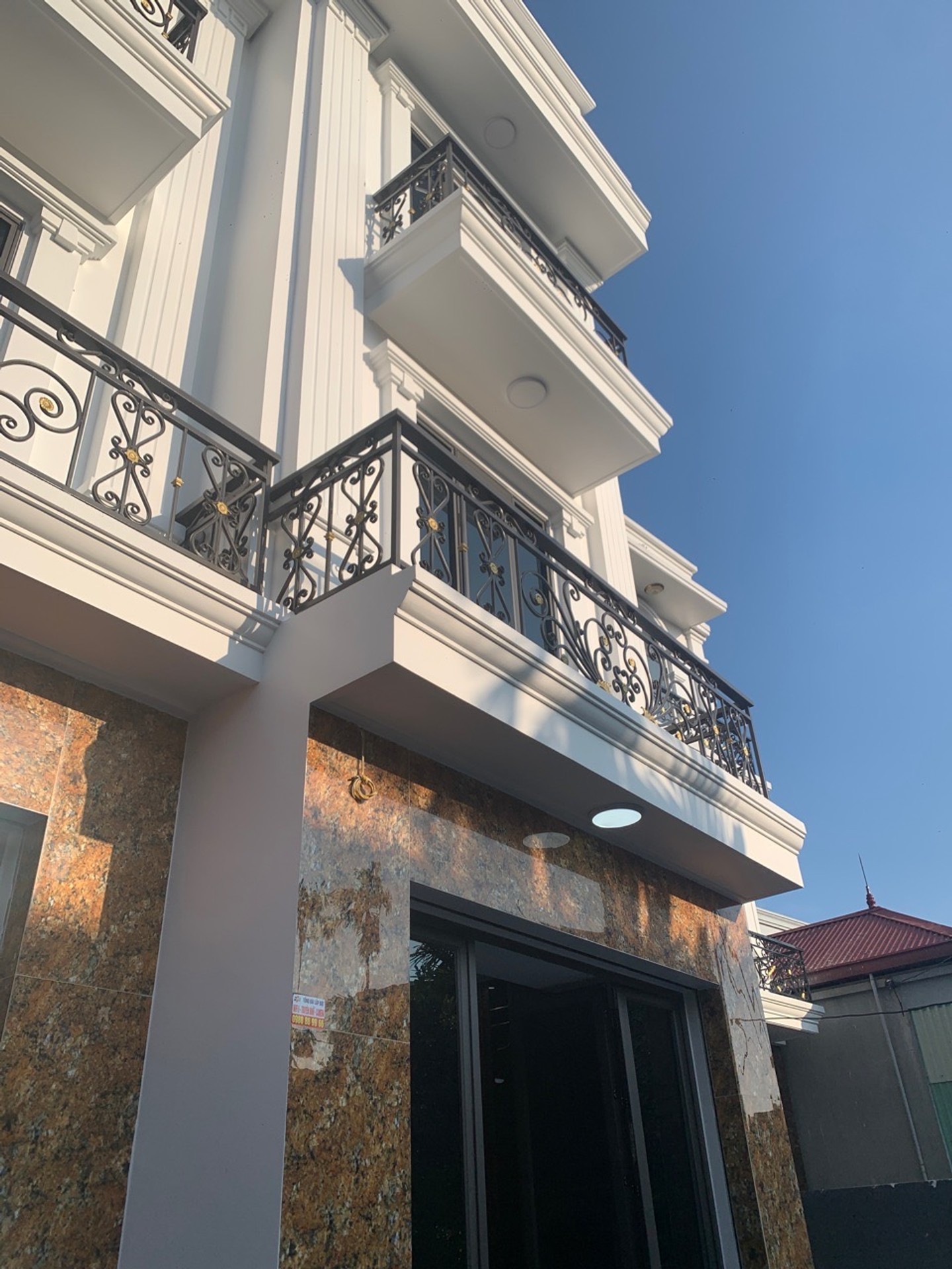 Nhà 3 tầng mới xây gần chợ tri yếu Đồng Quang Đặng cương chỉ hơn 2,5 tỉ