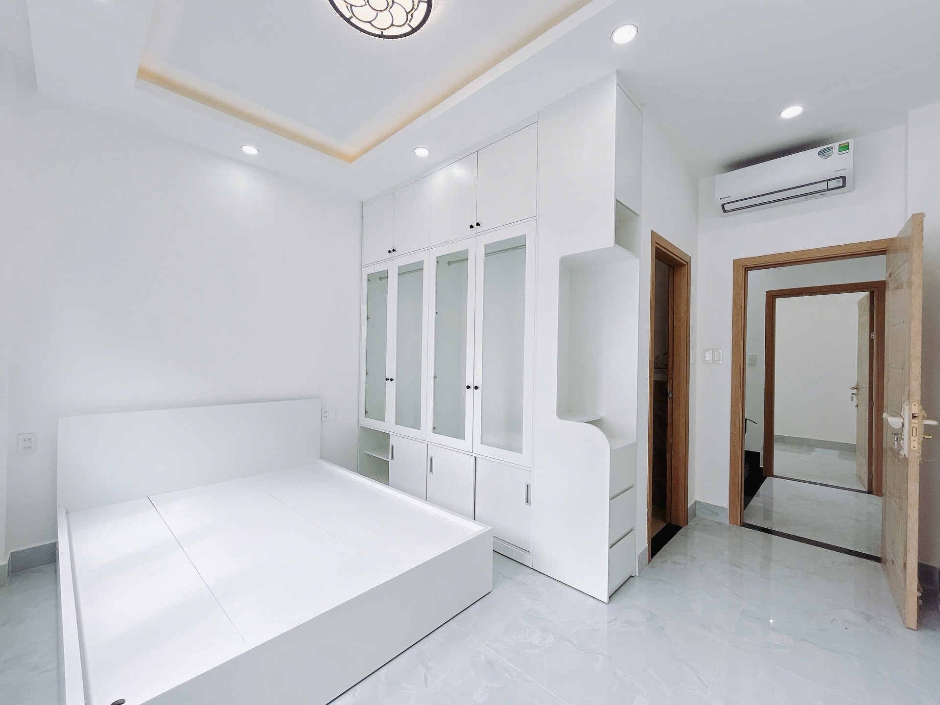 NHÀ 5 TẦNG - Ô TÔ BỎ NHÀ - KHU BIỆT THỰ KIỀU ĐÀM - 50M2 - CHỈ 10 Đ