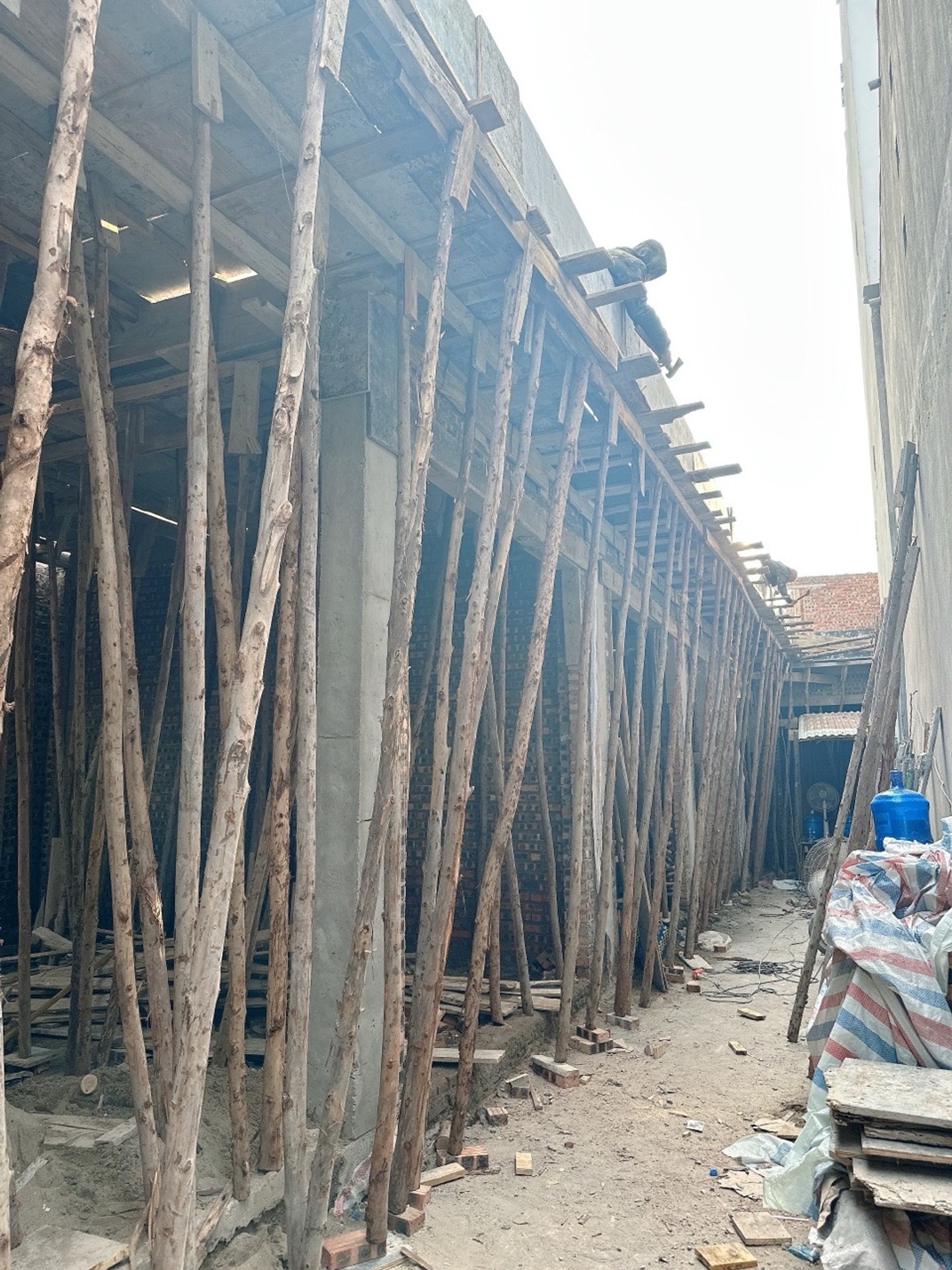 Bán nhà riêng 4 tầng tại khu vực Hồ Sen, gần chợ Hàng và AEON Mall, pháp lý đầy đủ