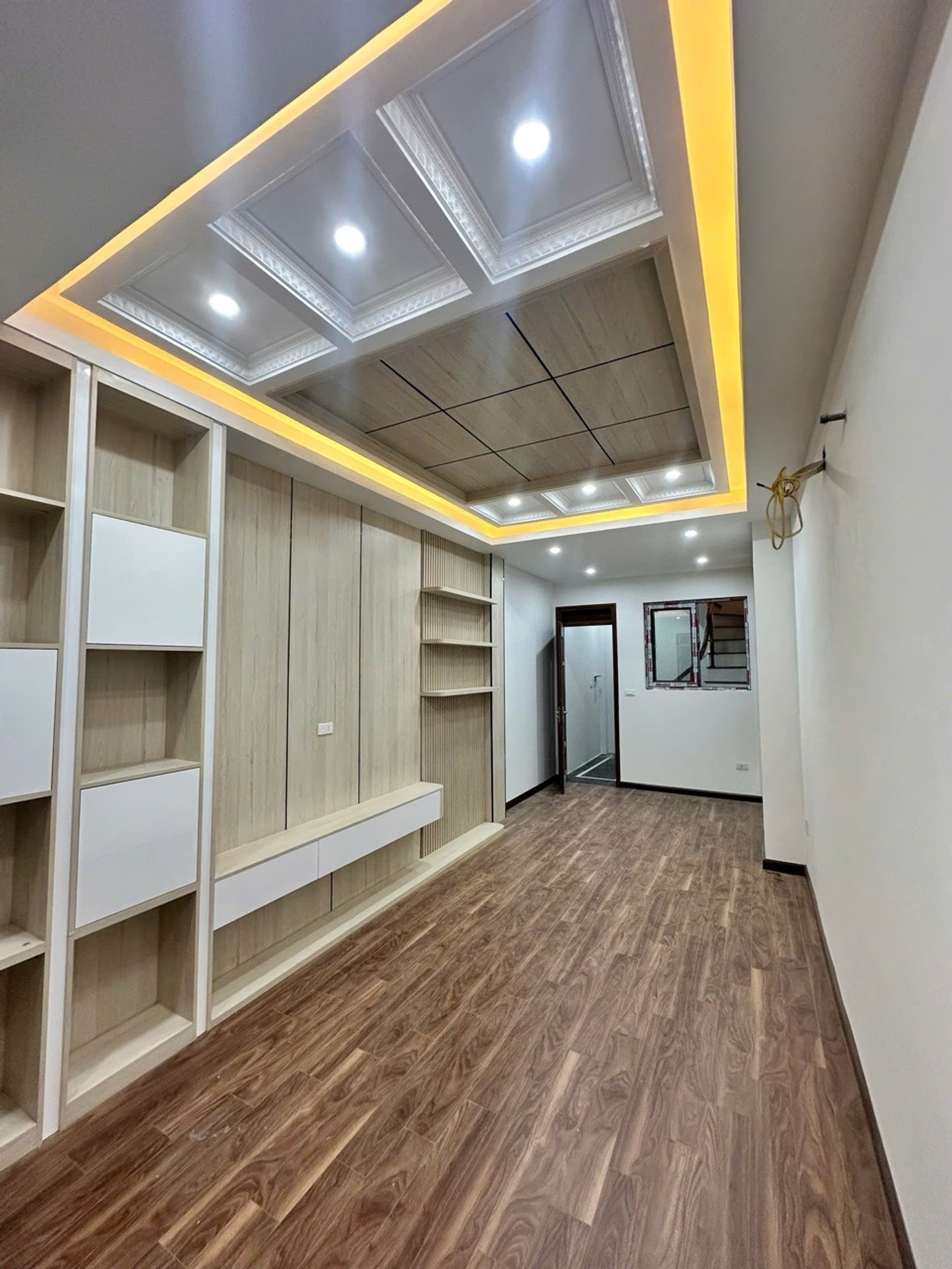 Nhà 6 Tầng Trung Tâm Hoàng Mai - Tiện Ích Đầy Đủ
