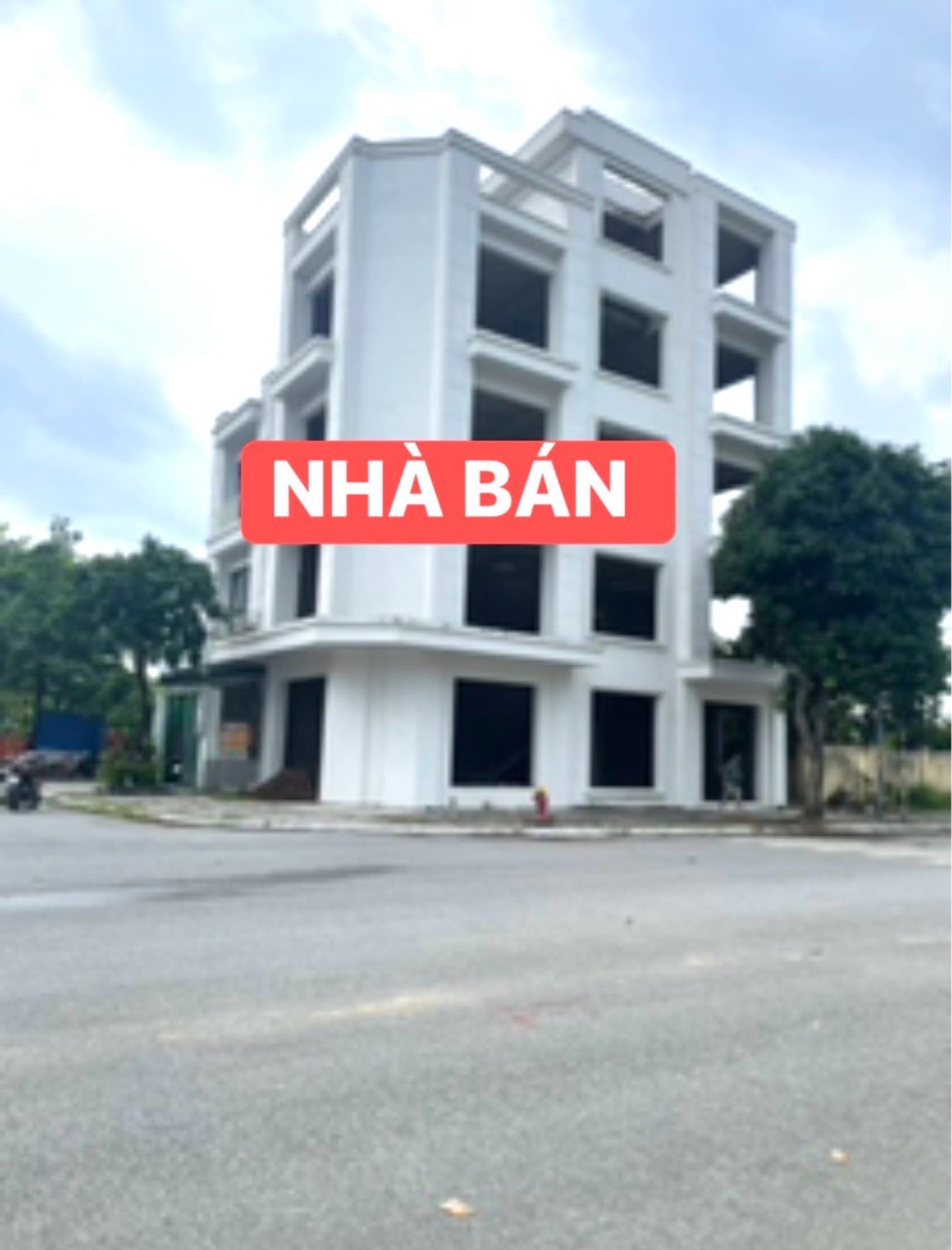 Bán đất nhà lô góc 3 thoáng tại Aroma Từ Sơn, xây thô 5 tầng, kinh doanh ô tô tránh