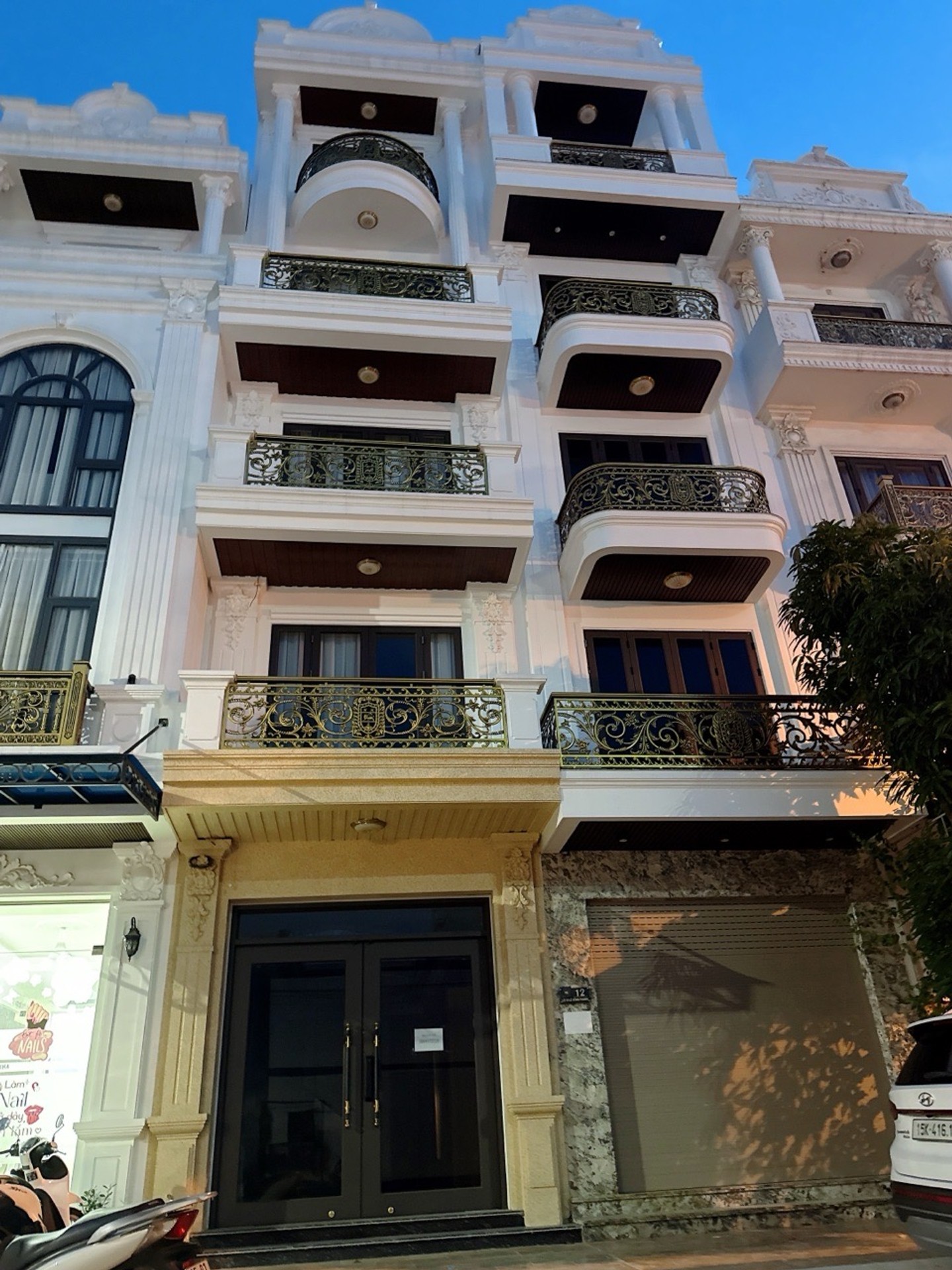 Shophouse 5 tầng hiện đại tại quận trung tâm hướng Đông Bắc