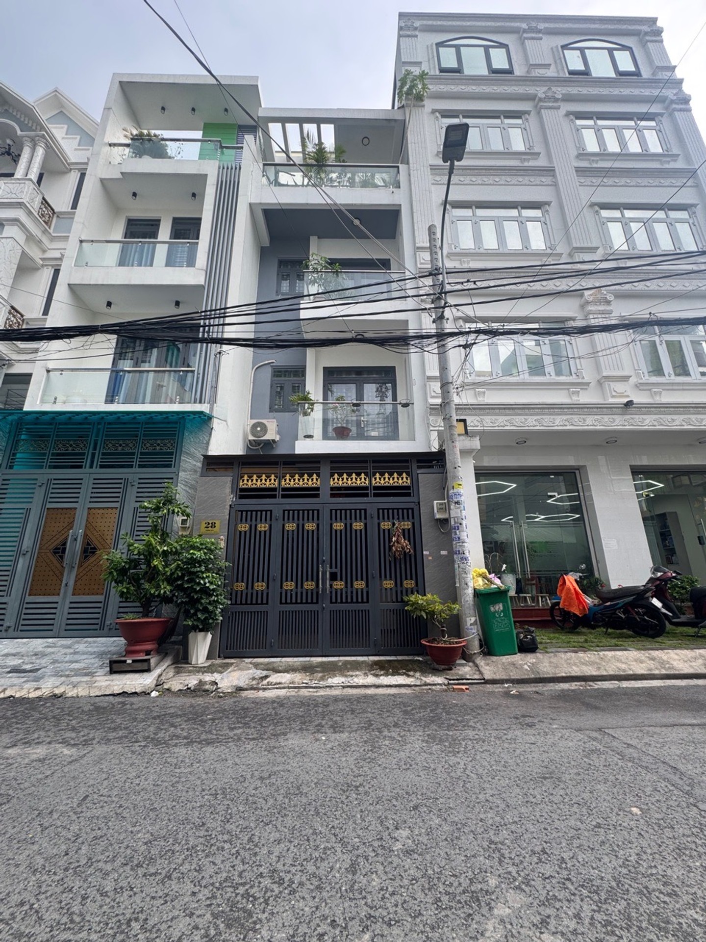 Nhà mặt phố đẹp lung linh, vừa ở vừa kinh doanh tại Bình Tân