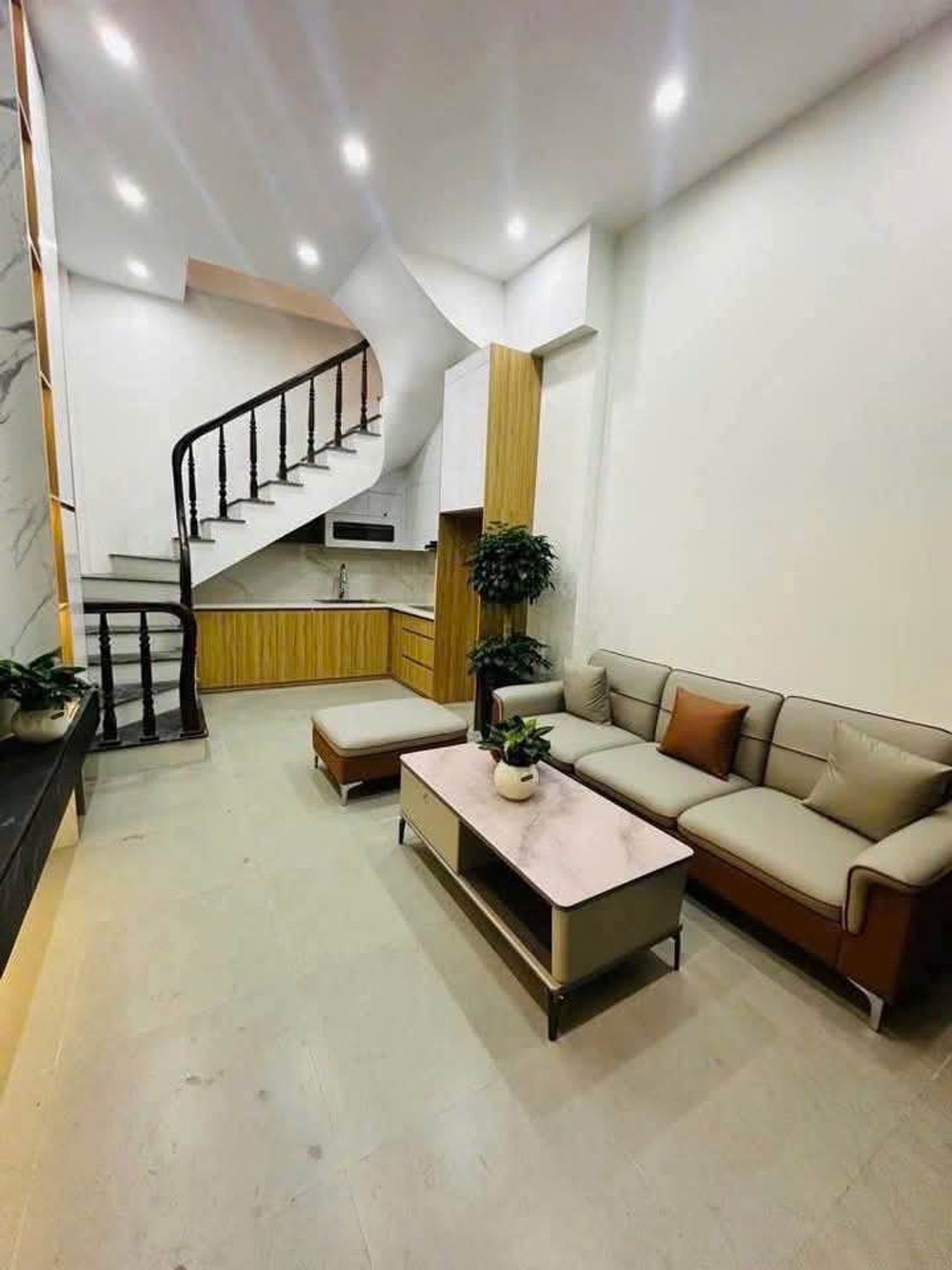 Bán nhà riêng 5 tầng diện tích 22.3m2 tại quận Tâm Hồng Mai