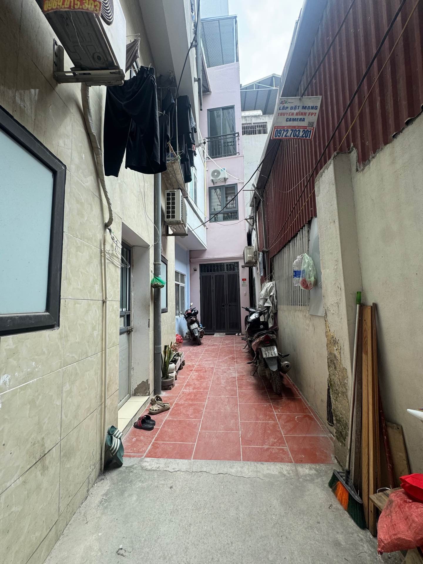 Nhà riêng 42m2, mặt tiền 4m, ô tô cách 40m, ngõ rộng tại Định Công Thượng