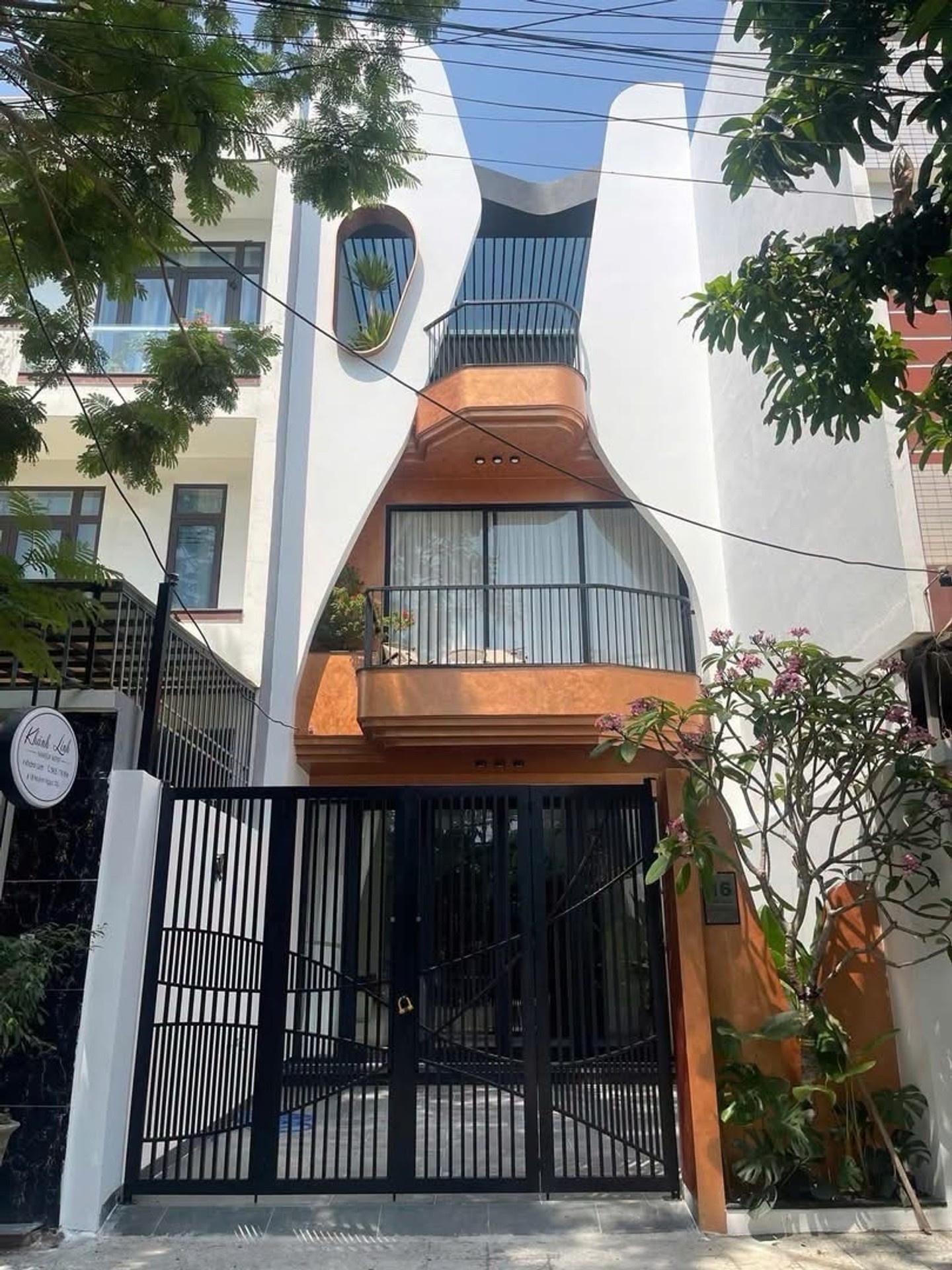 Bán nhà 3 tầng mặt tiền rộng 5m khu đô thị Hòa Xuân