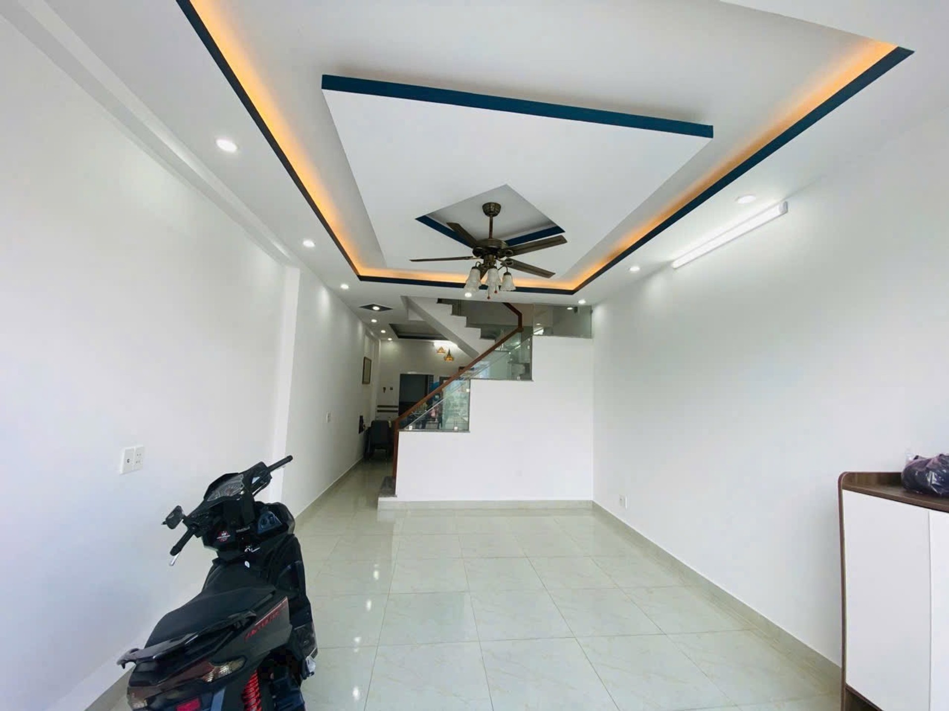Bán nhà mặt phố tại Tràng Cát, diện tích 61.1m2, giá ưu đãi