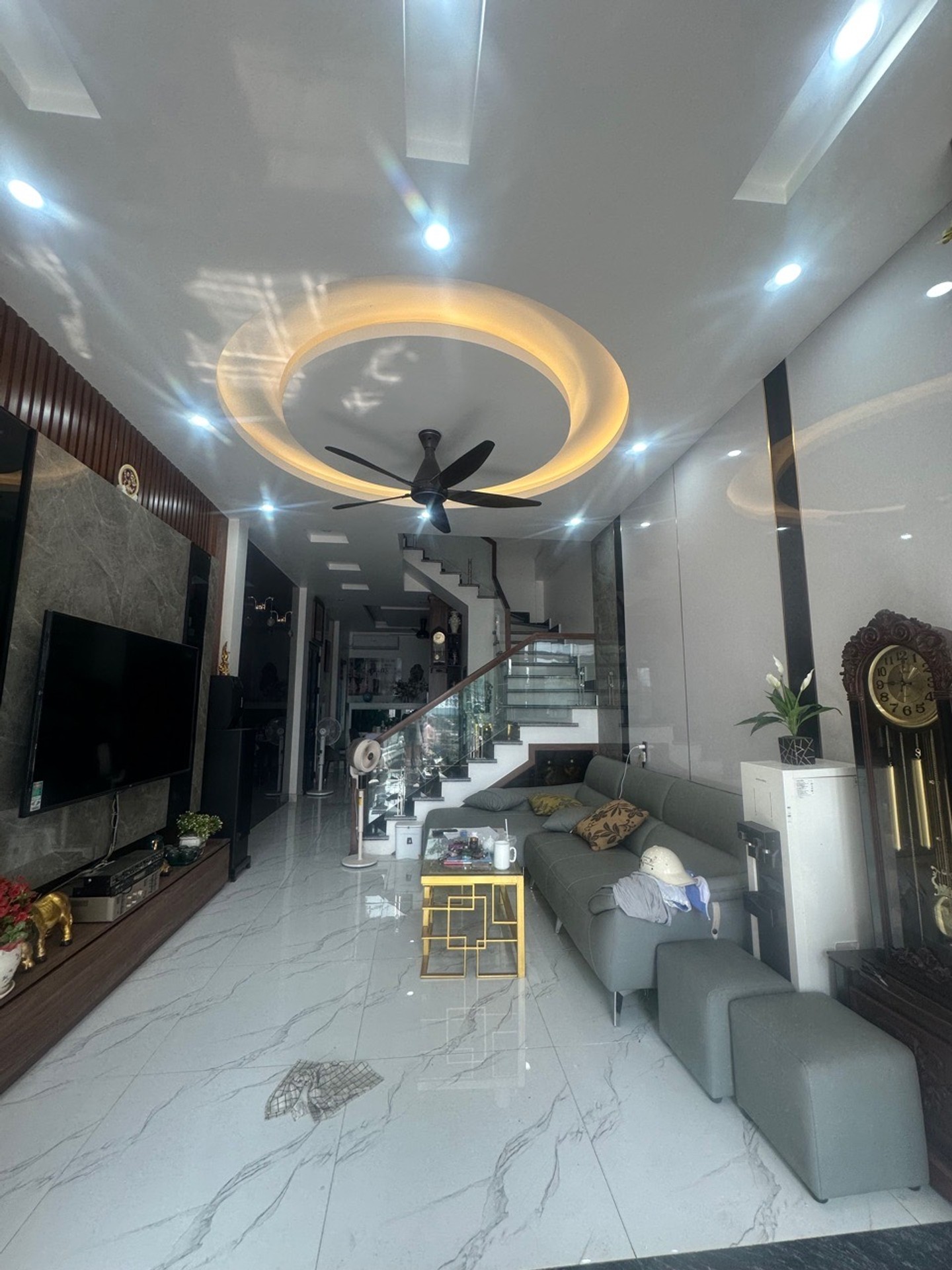 Bán nhà riêng 4 tầng diện tích 57.6m² tại Văn Cao, hướng Đông Nam, có hố thang máy và pháp lý chuẩn