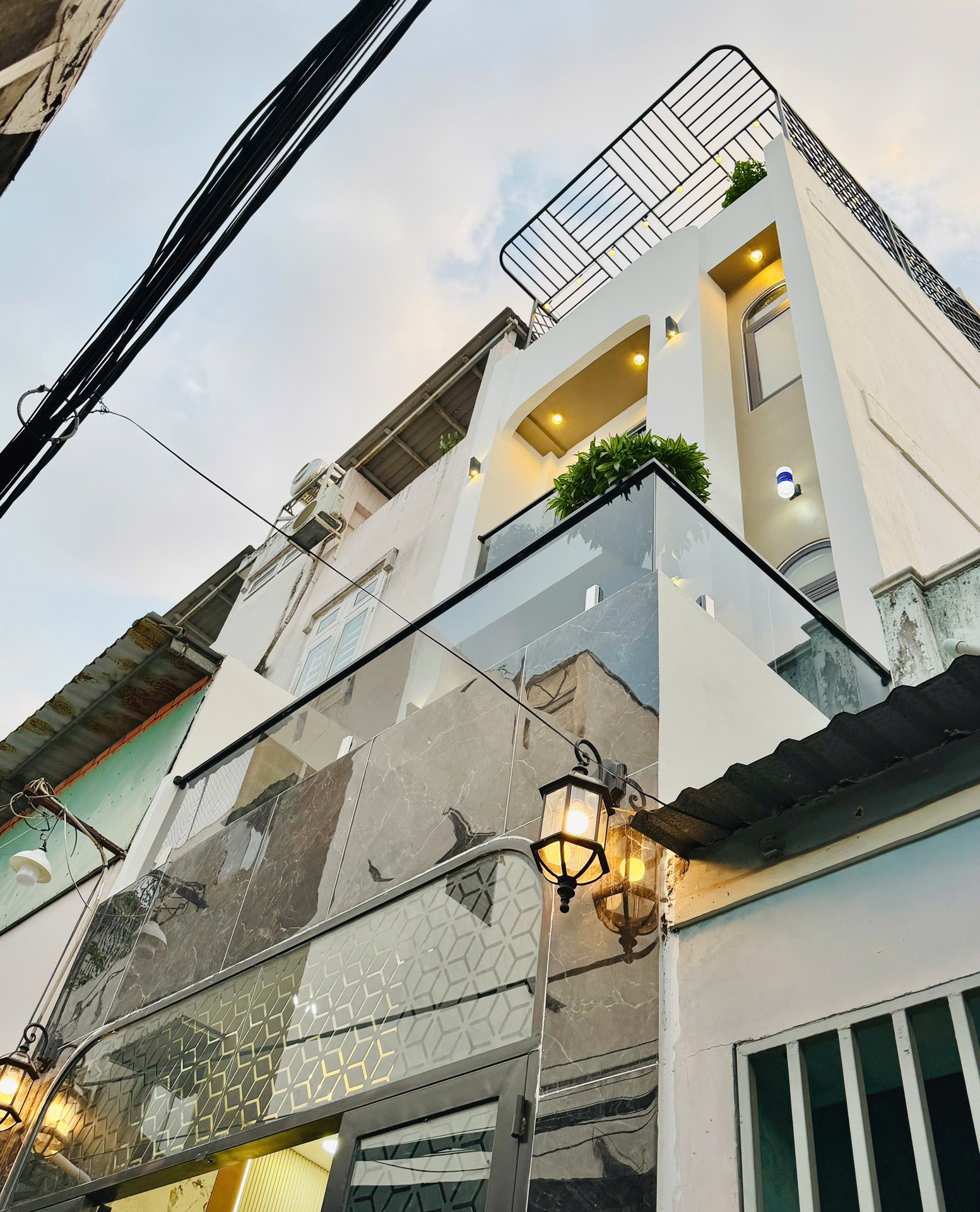 Nhà 4 tầng 4 phòng ngủ gần công viên làng hoa, Thông Tây Hội