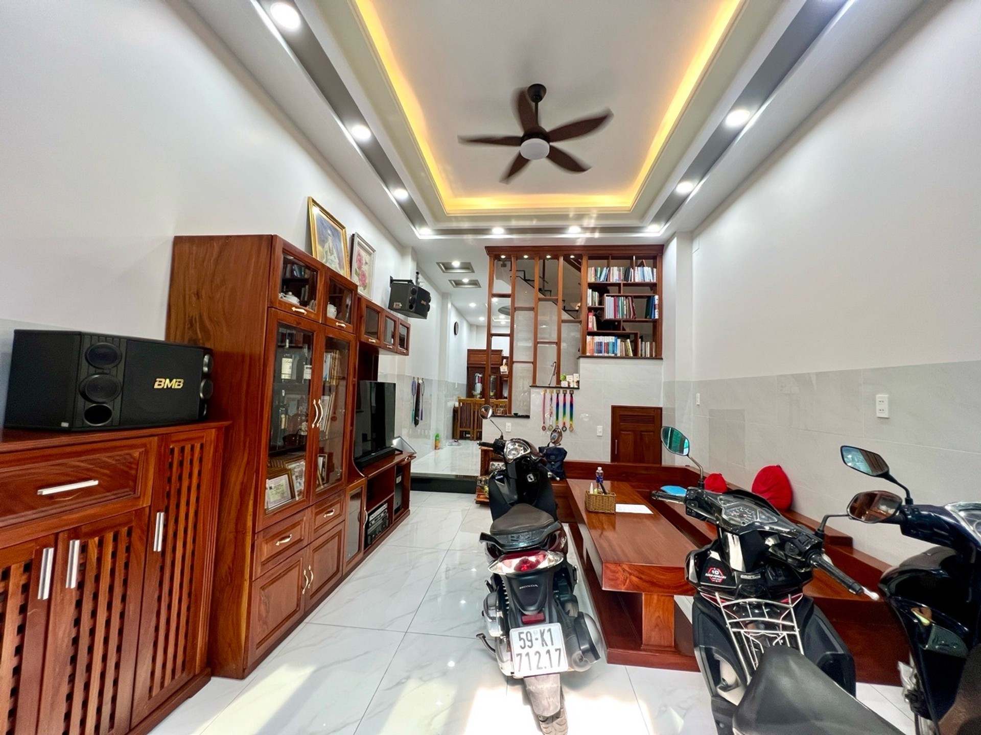 Bán nhà mặt phố mặt tiền 4m, 3 tầng tại phường Lê Văn Quới, diện tích 50.4m²