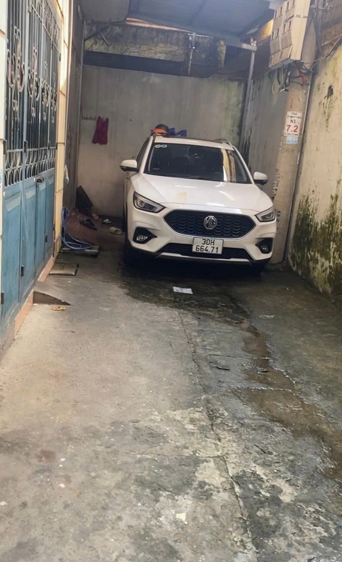 Chiến thắng, văn quán, lô góc 5 tầng, ô tô đỗ cổng.