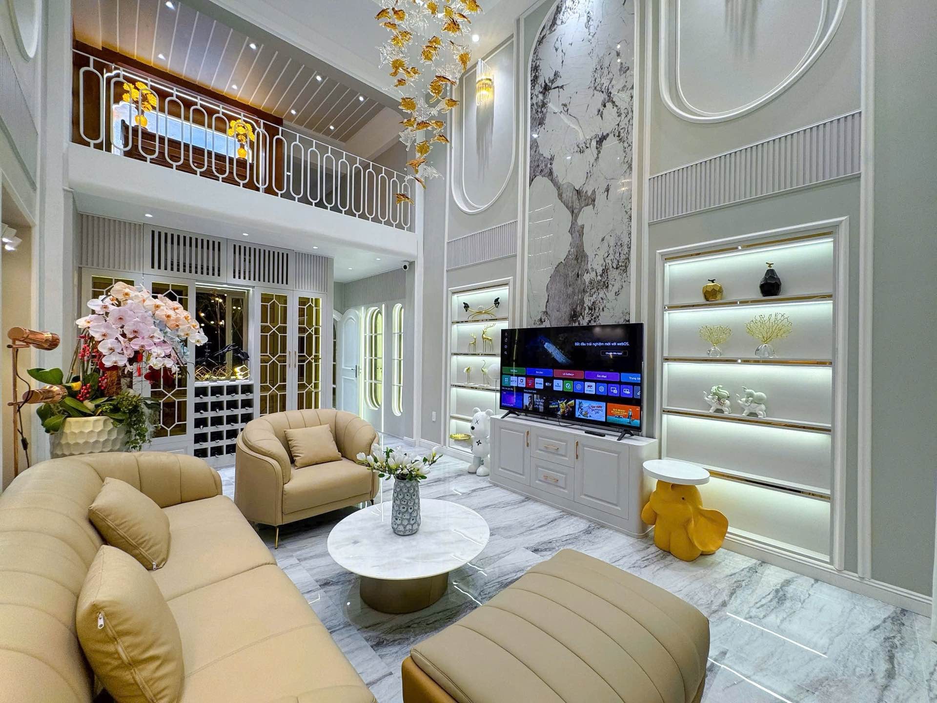 🏡 ( QUẬN 7 ) NHÀ ĐẸP KHU NAM LONG – PHÚ THUẬN

👉 GIÁ NHỈNH 19 TỶ

📐 4m x 20m
🏠 1 trệt 4 lầu