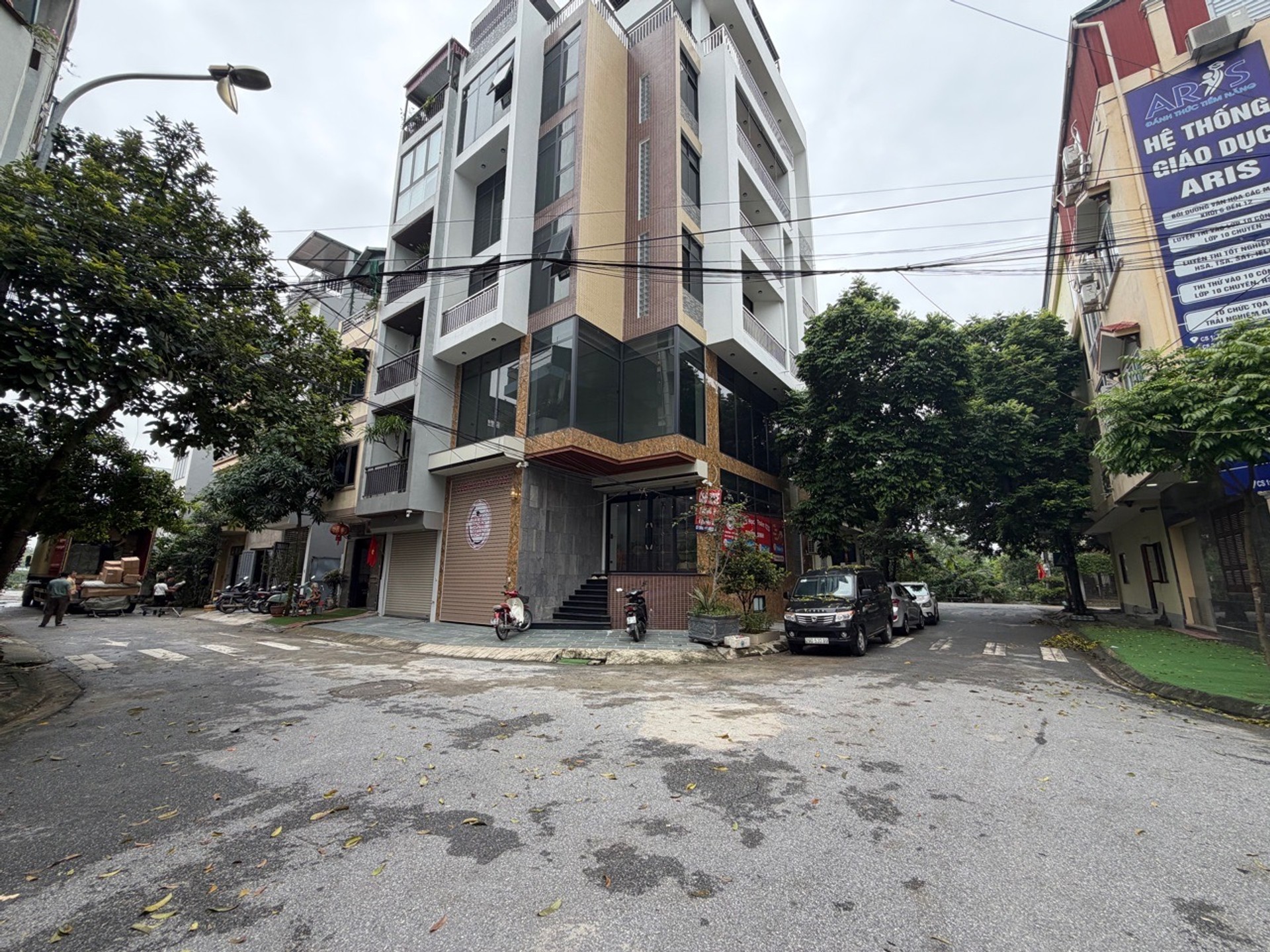 Nhà phân lô 5 tầng có thang máy, ô tô tránh, kinh doanh tốt tại quận trung tâm