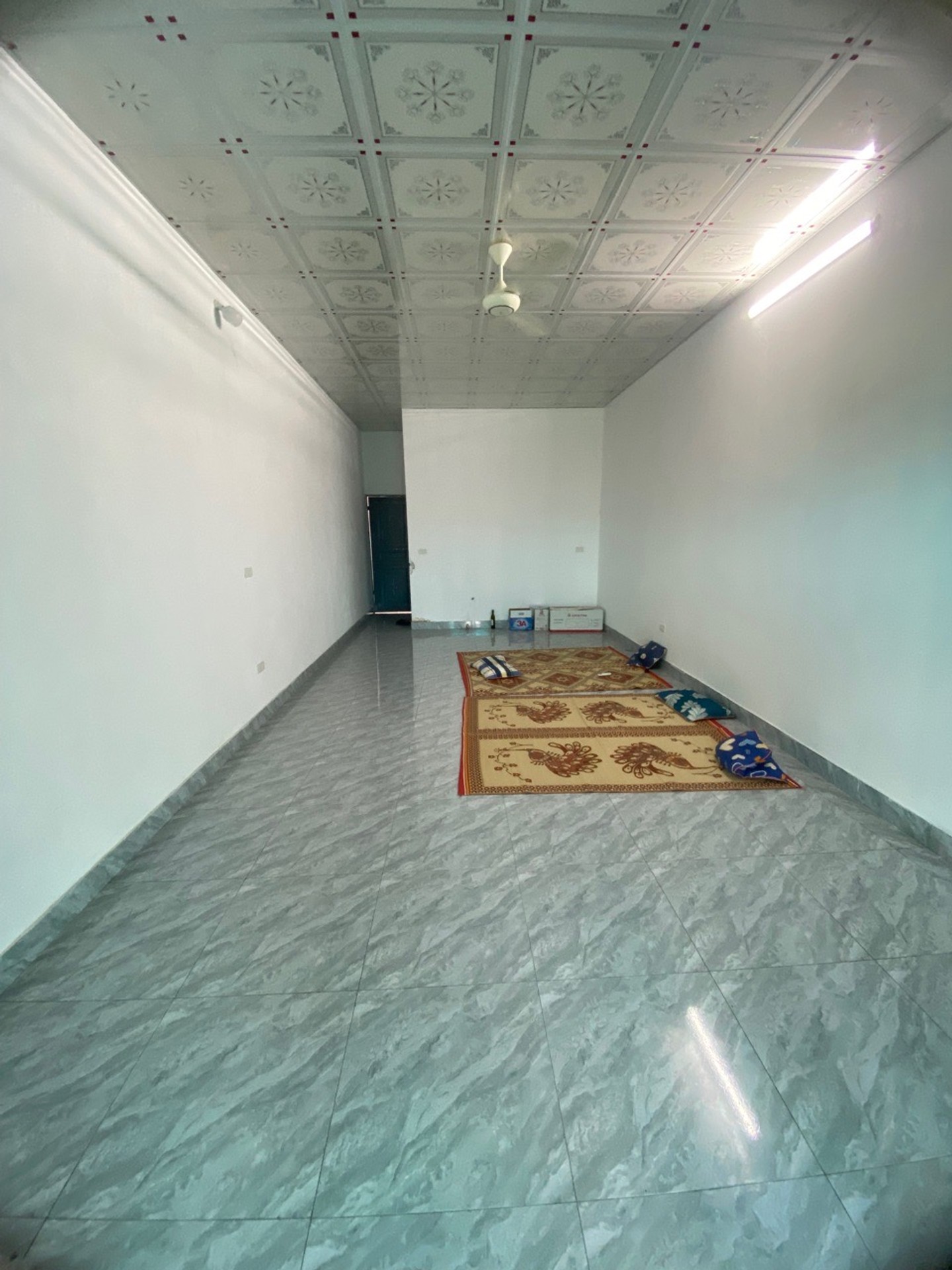 Nhà riêng diện tích 69m2 tại khu vực dân cư đông đúc gần hồ Sen