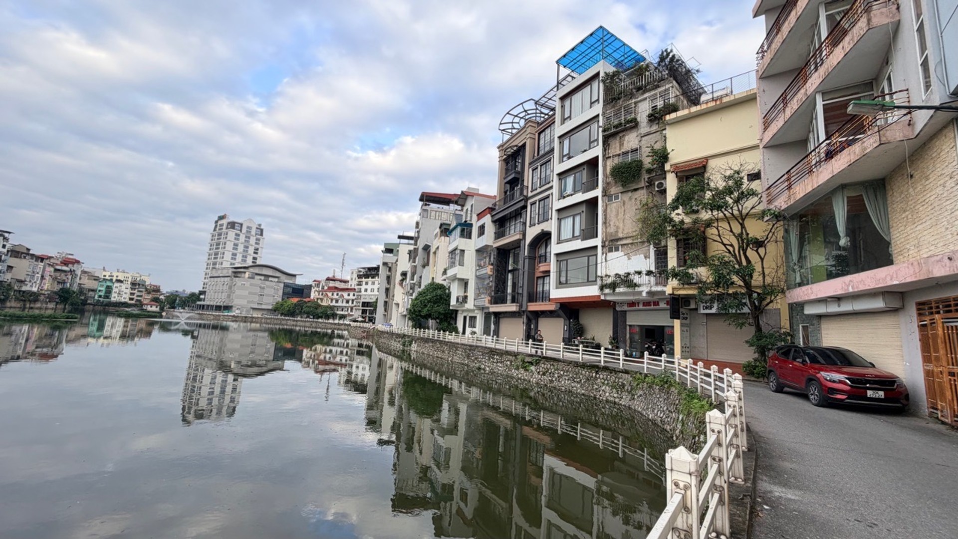 Biệt thự view hồ phố Nguyễn Văn Cừ – Tinh hoa sống đẳng cấp giữa lòng Thủ đô