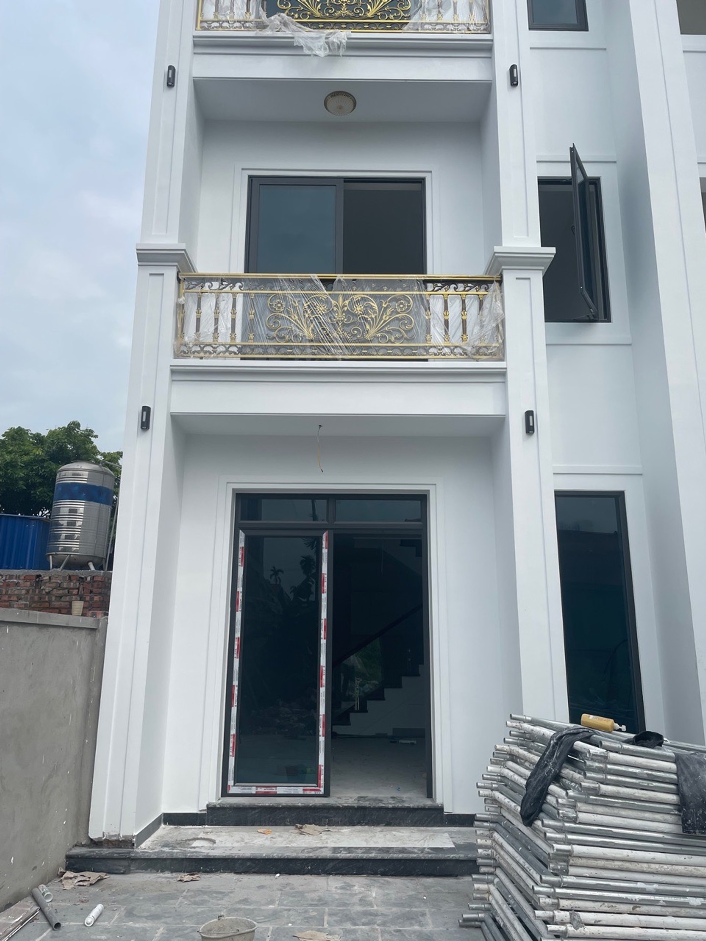 Bán nhà riêng 3 tầng hướng Đông tại TDP Thiên Hương 3, diện tích 50m2, giá 2 tỷ đồng