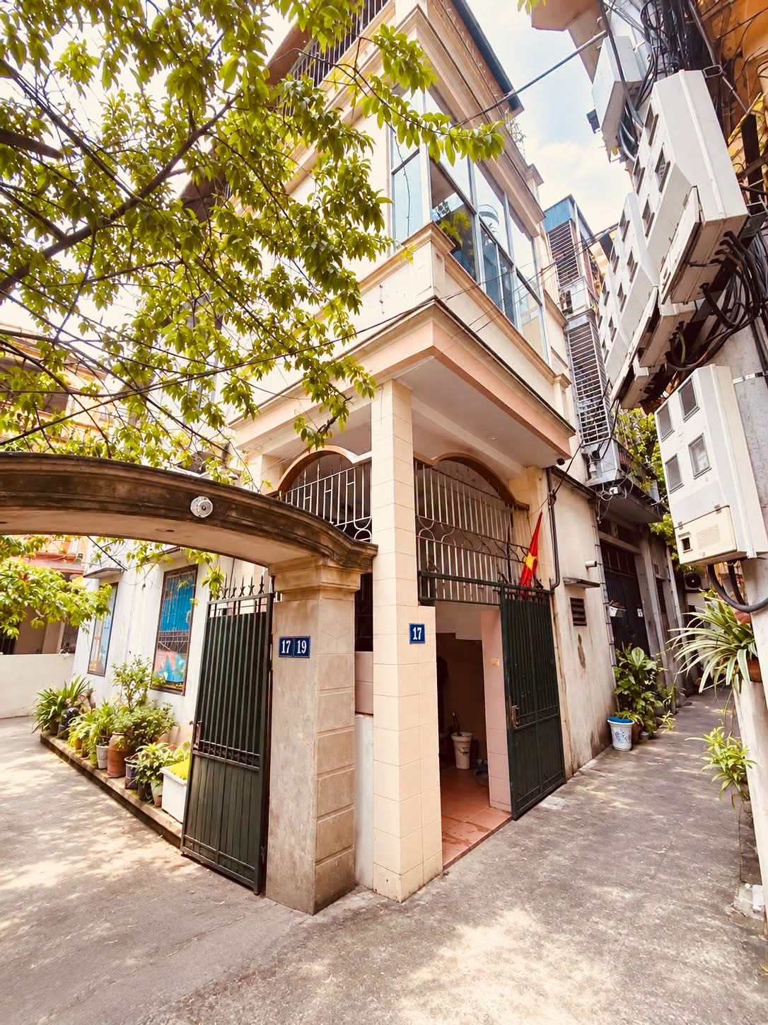 DƯỚI 5 tỷ - gần 50m2 - pháp lý chuẩn
BÁN NHÀ cũ nhưng quá nhiều ưu điểm tại Việt Hưng - Long Biên
