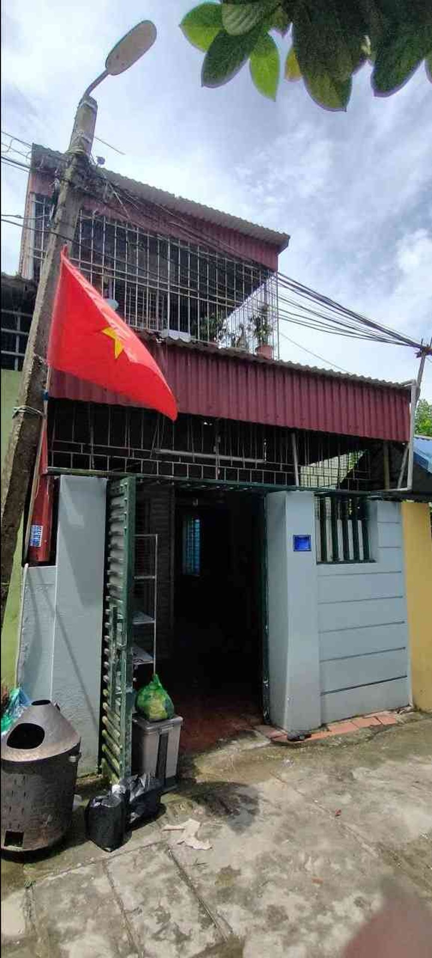 Nhà riêng 2 tầng với sân rộng tại trung tâm Quận Kiến An