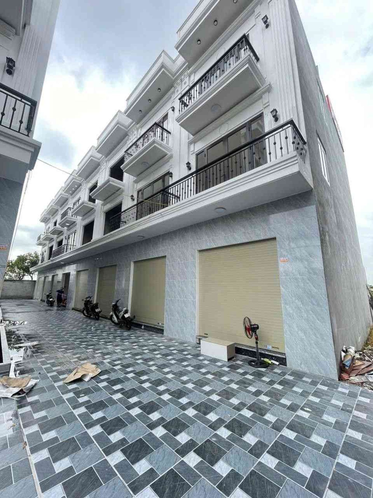 Nhà lô góc 3 tầng mới xây tại trung tâm xã Hồng Thái, An Dương, Hải Phòng