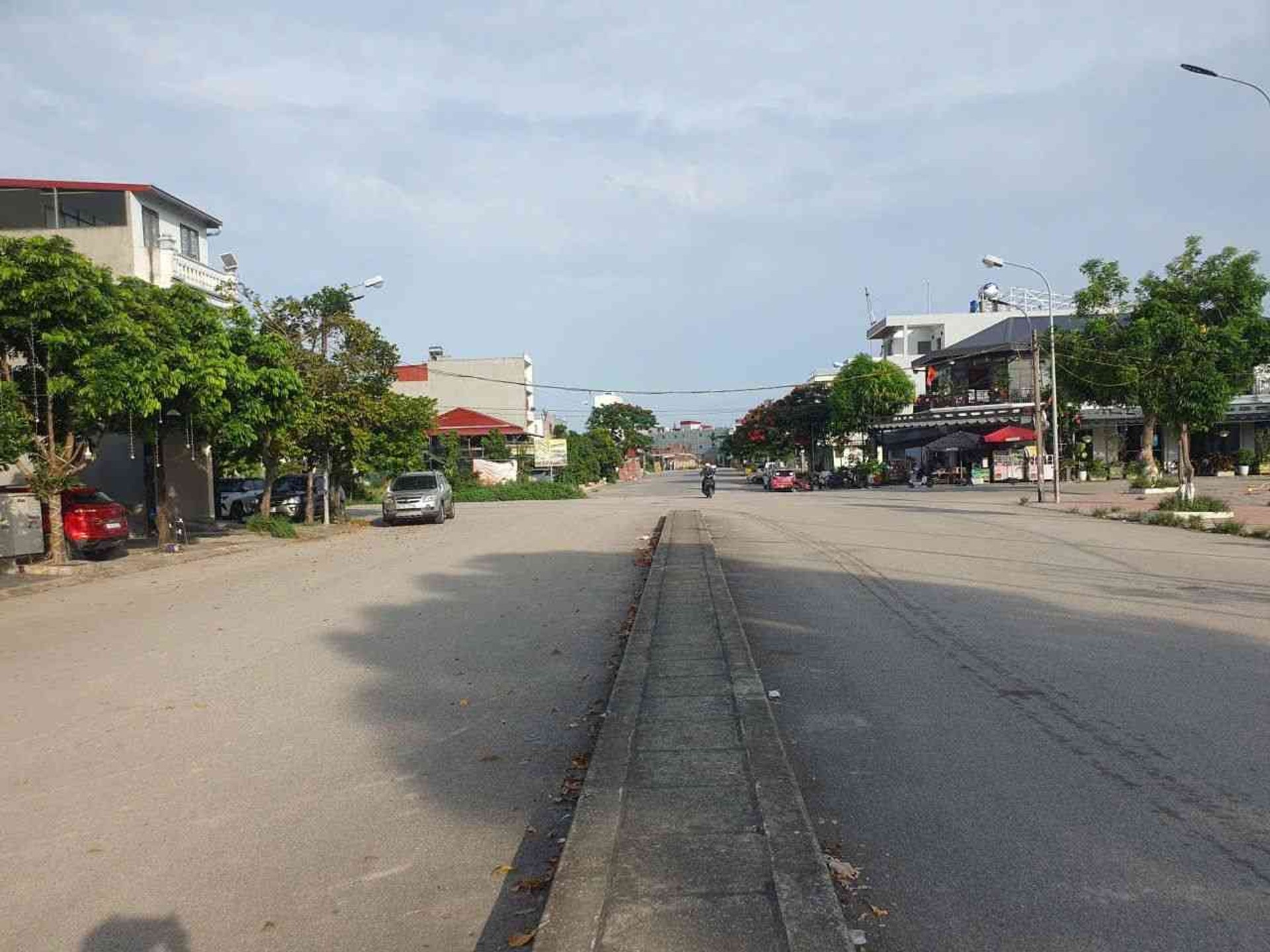 Bán nhà mặt phố 4 tầng tại quận trung tâm, vị trí kinh doanh sầm uất