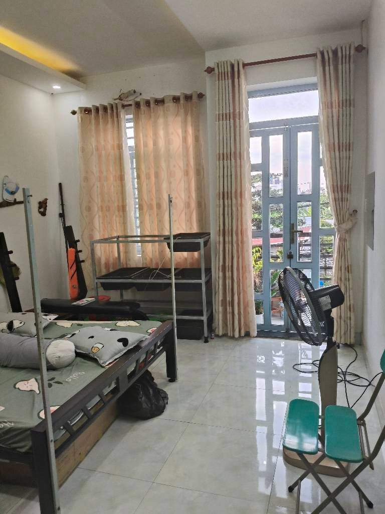 Nhà 3PN 3WC hẻm xe hơi 4m quận 12 giá 3 tỷ