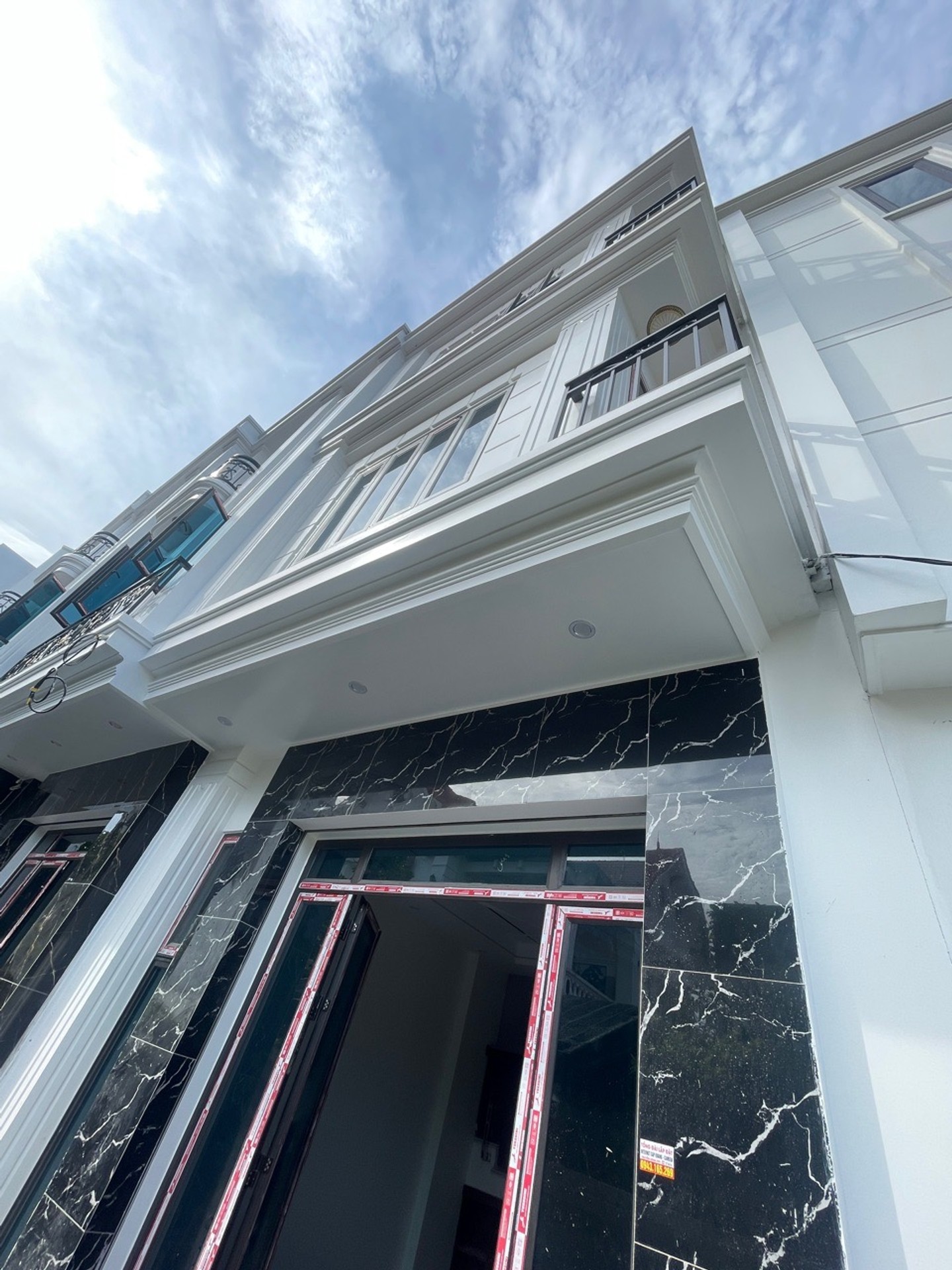 Nhà mới 3 tầng hiện đại tại quận Kiến An, thiết kế tiện nghi